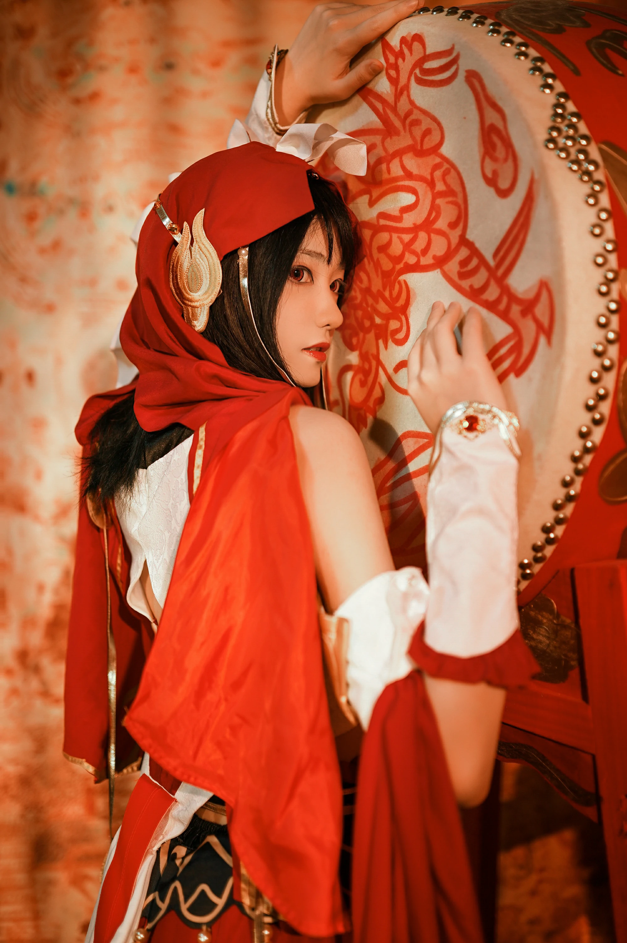 清纯少女 南桃Momoko 红色披肩加白色情趣内衣私房写真,