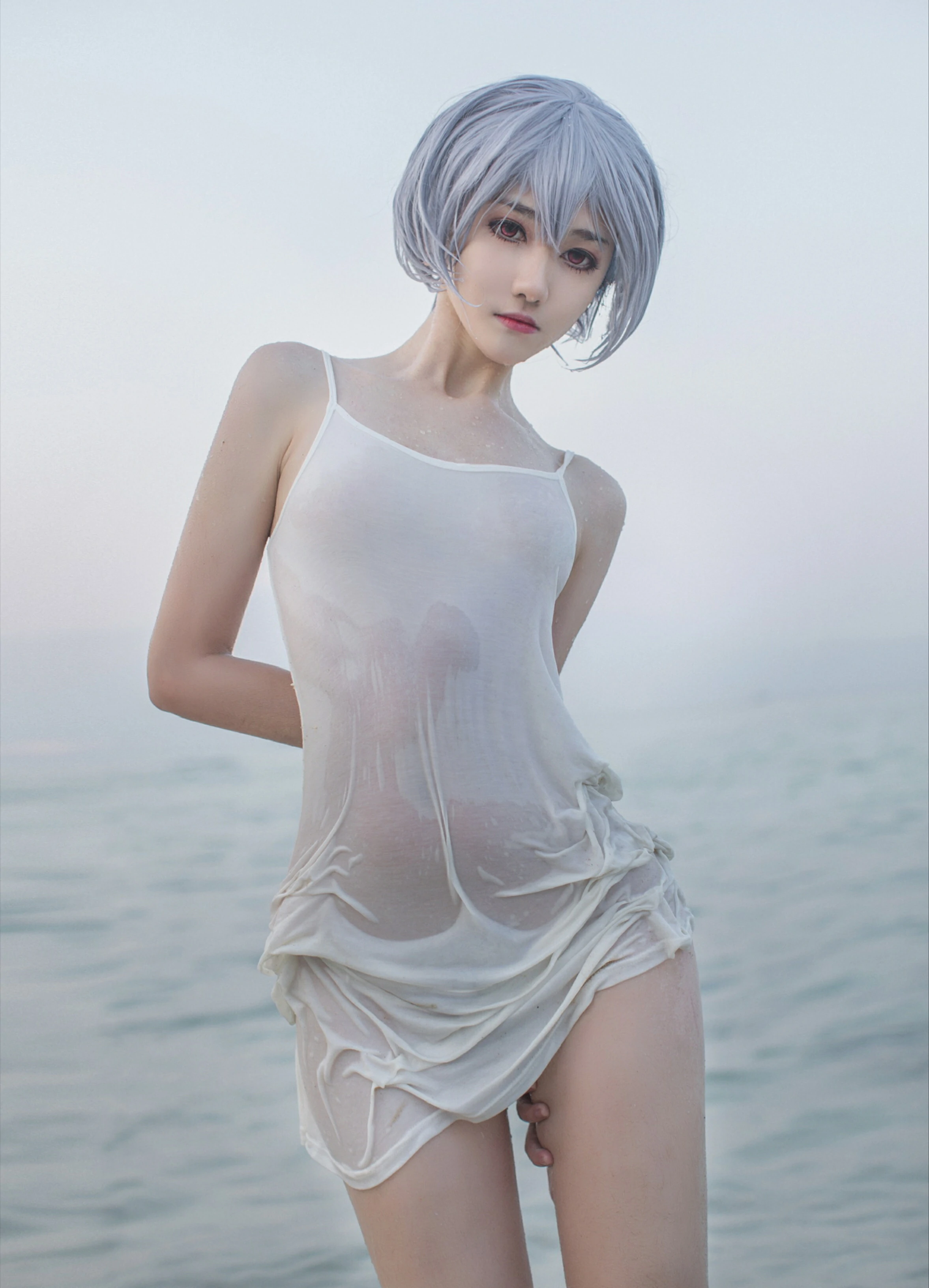 清纯少女 南桃Momoko 白色吊带连衣裙海滩湿身写真,