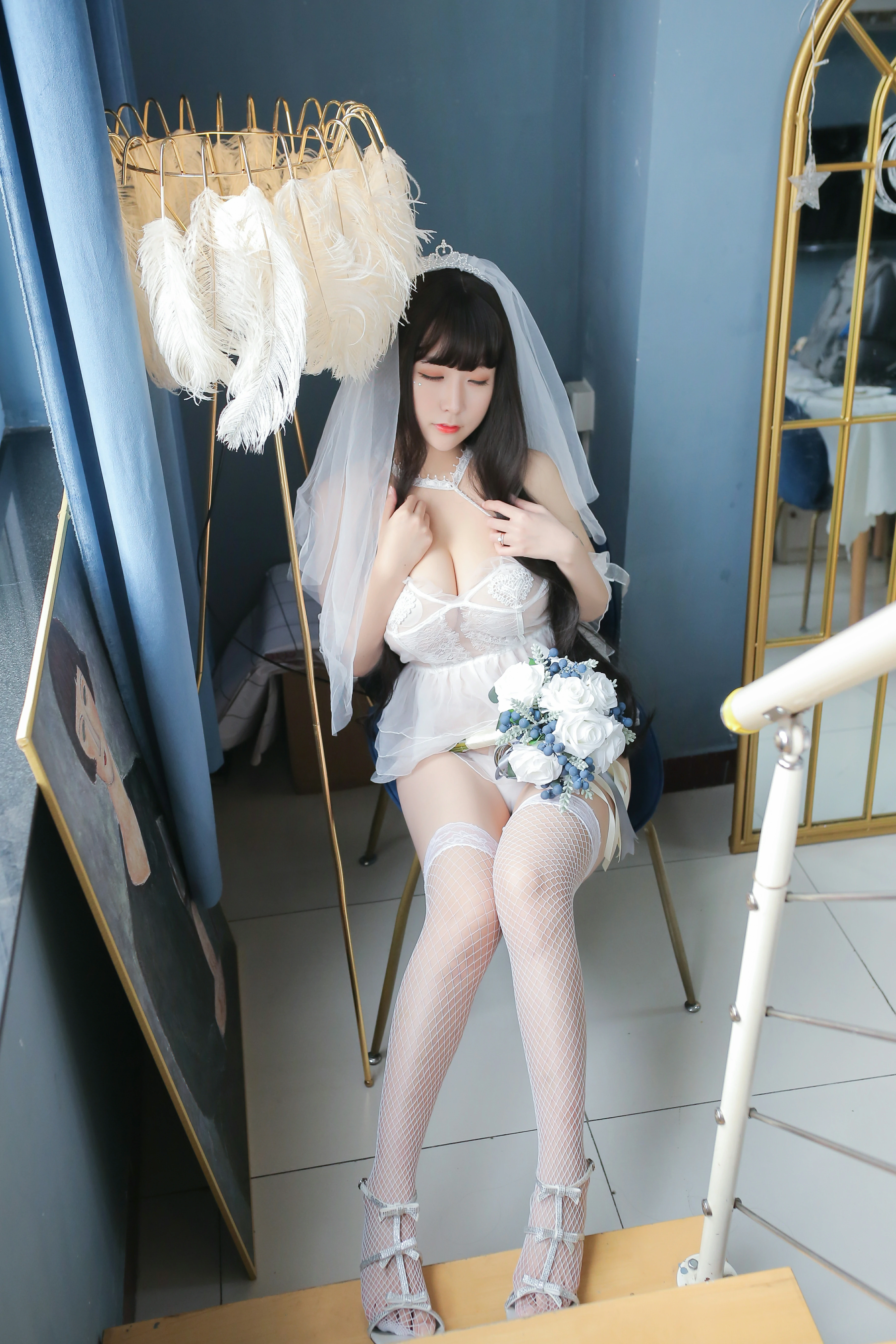 清纯丰满少女 猫九酱Sakura 白色透视情趣婚纱加白色渔网袜性感私房写真集,