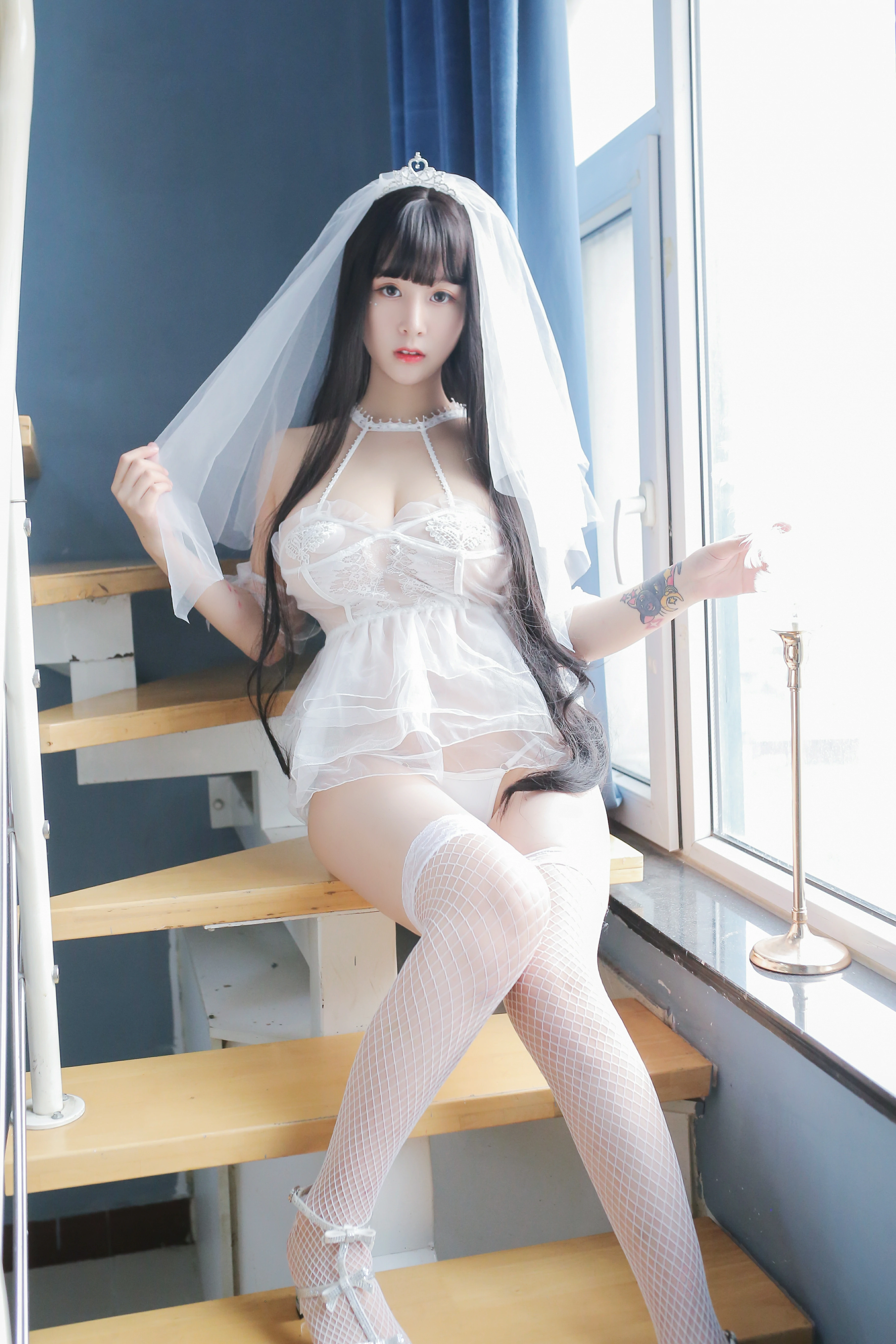 清纯丰满少女 猫九酱Sakura 白色透视情趣婚纱加白色渔网袜性感私房写真集,