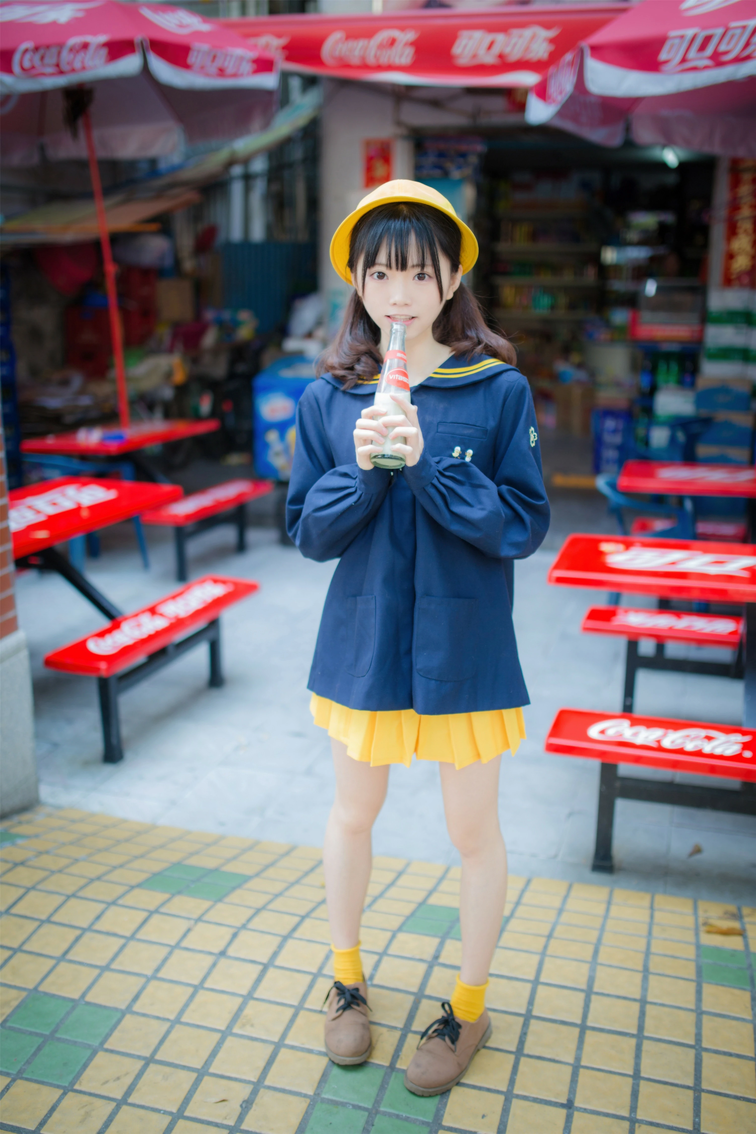 网红清纯少女 绮太郎Kitaro 蓝色JK制服加橙色短裙街拍写真集,