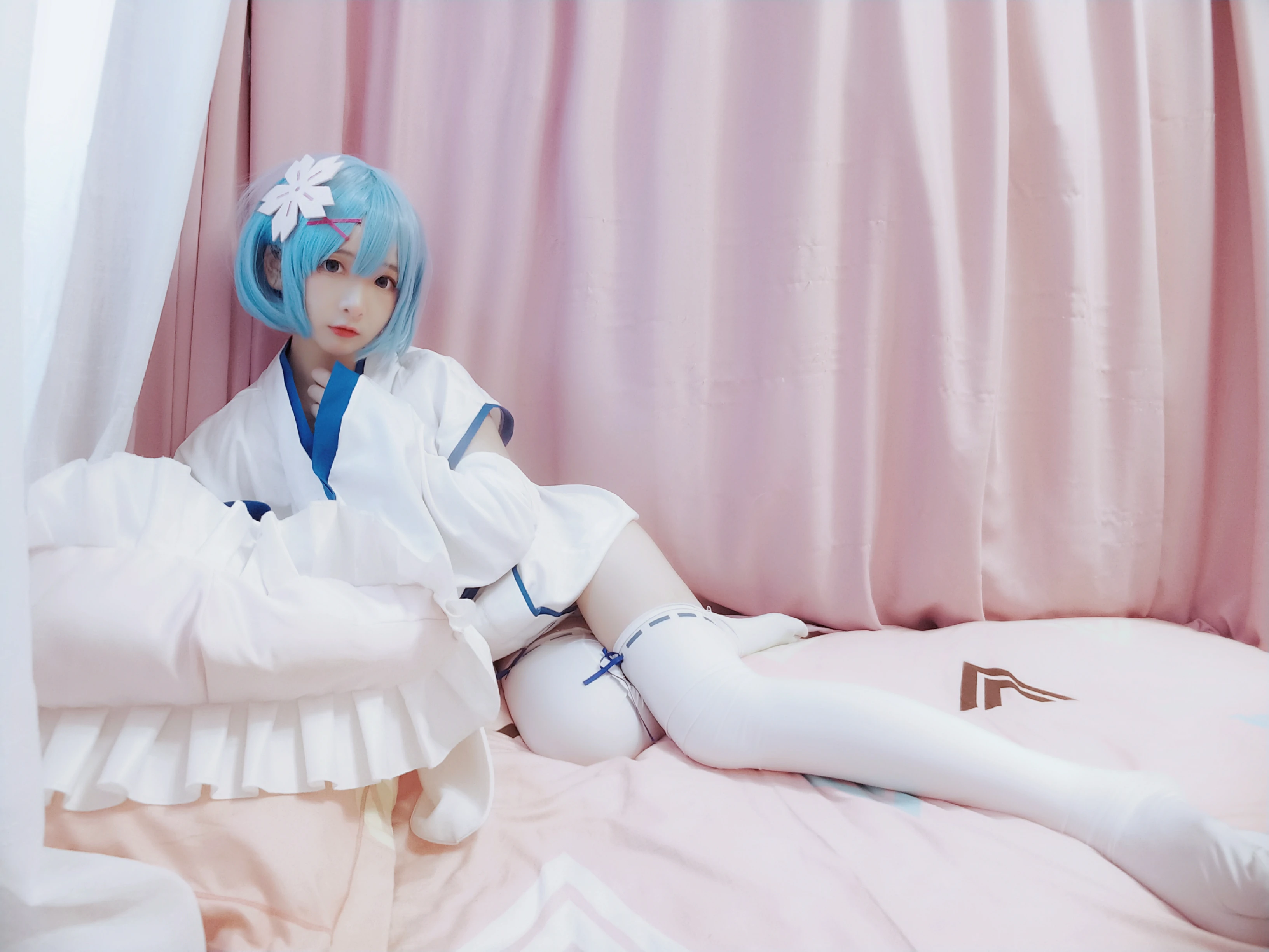 网红清纯少女 古川kagura 蓝色睡衣与白色和服加丝袜美腿私房写真,