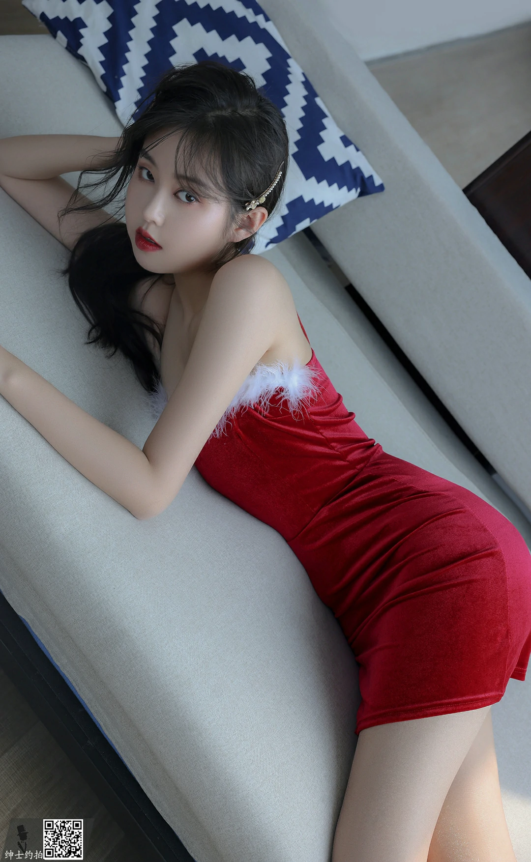 [SHENSHI绅士]SS006 美惠子 红色紧身吊带连衣裙加肉丝美腿性感私房写真集,