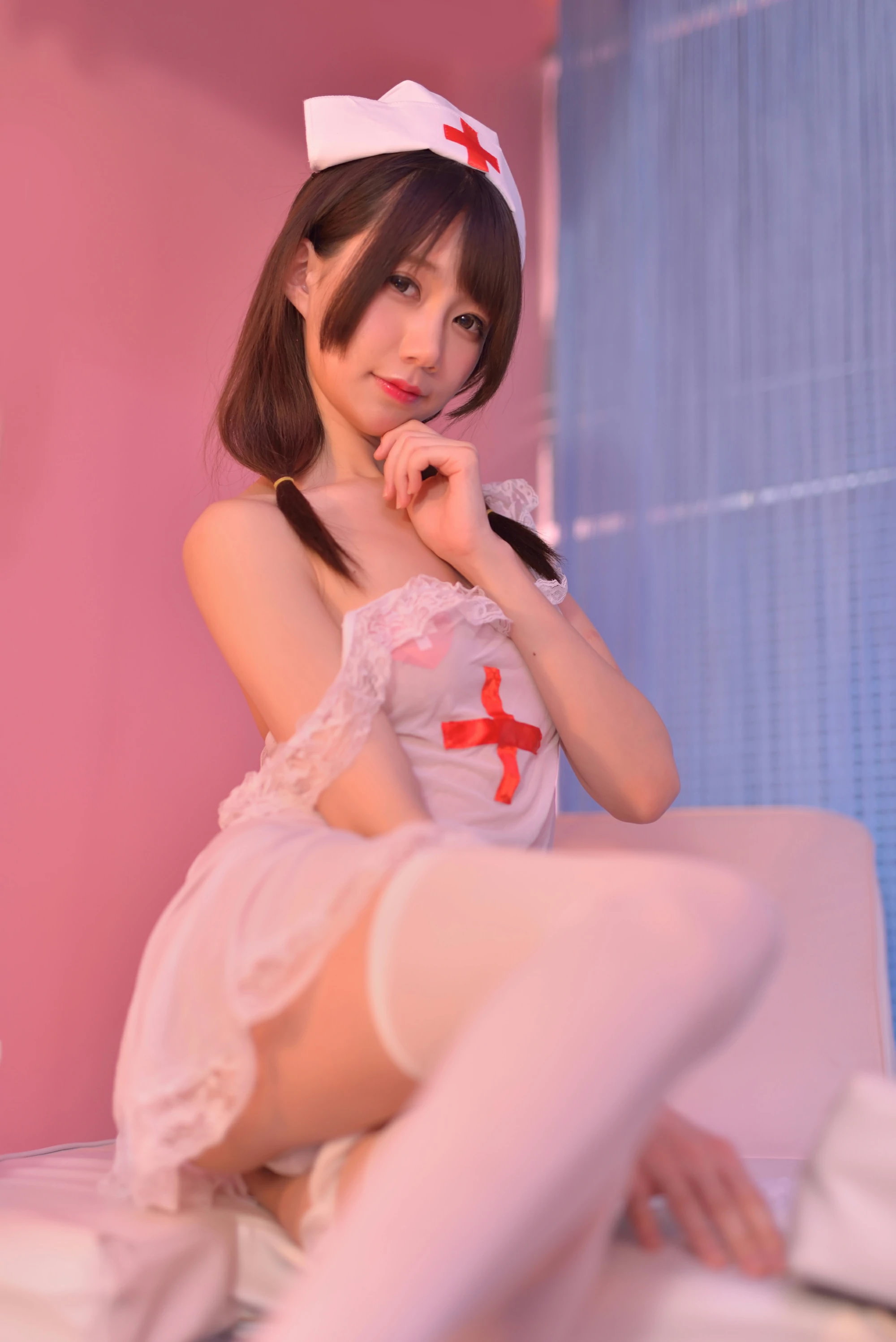 清纯少女 NAGISA魔物喵 性感情趣女护士制服加白色丝袜美腿私房写真集,