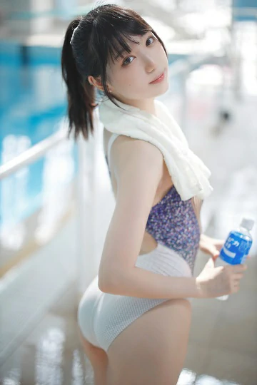 网红清纯少女 周叽是可爱兔兔 白色连体比基尼泳装性感写真