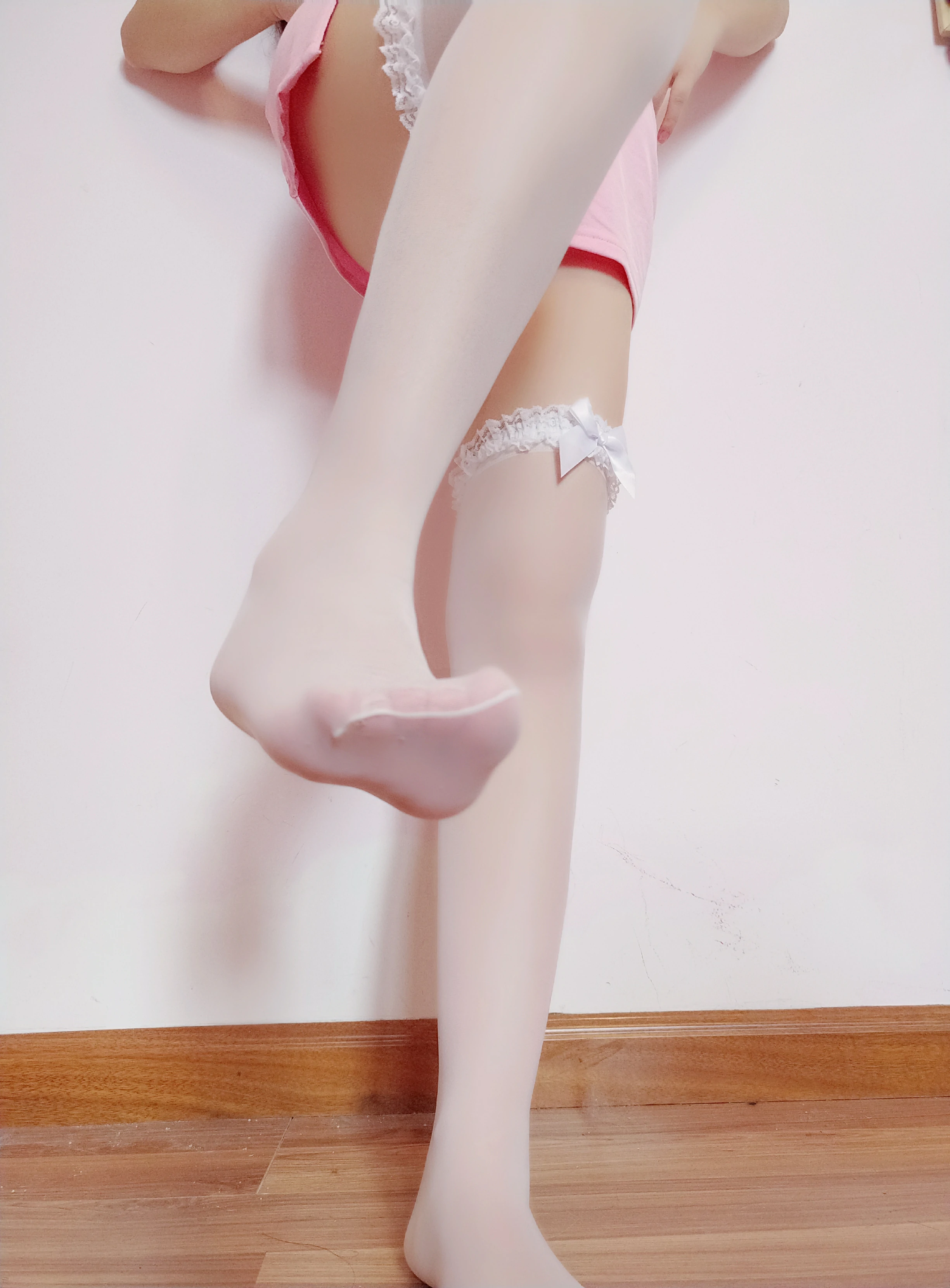 网红清纯少女 古川kagura 粉色性感女护士制服加白色丝袜美腿私房写真集,