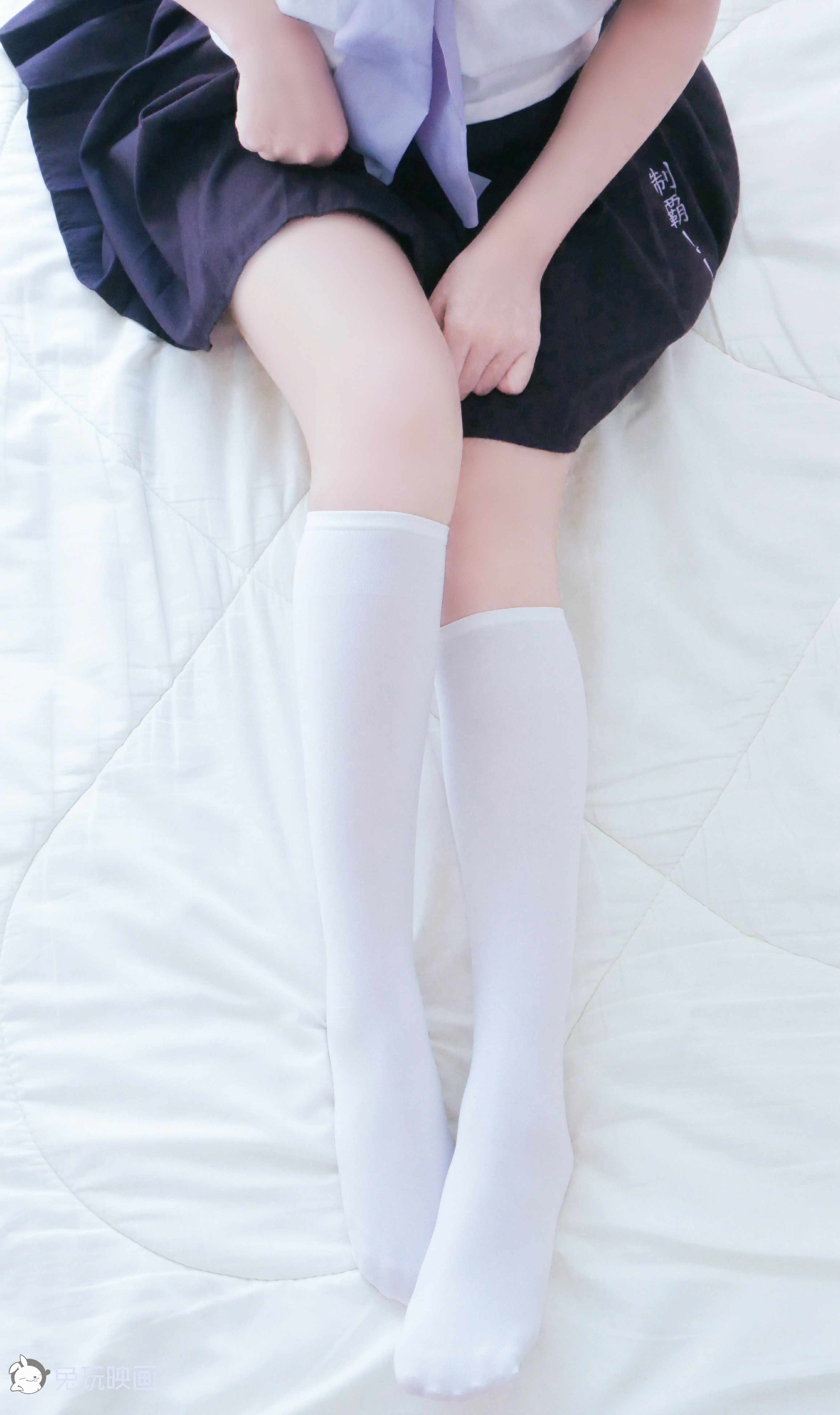 [兔玩映画]B72.001 JK制服少女 蓝色短裙加白色丝袜美腿私房写真,