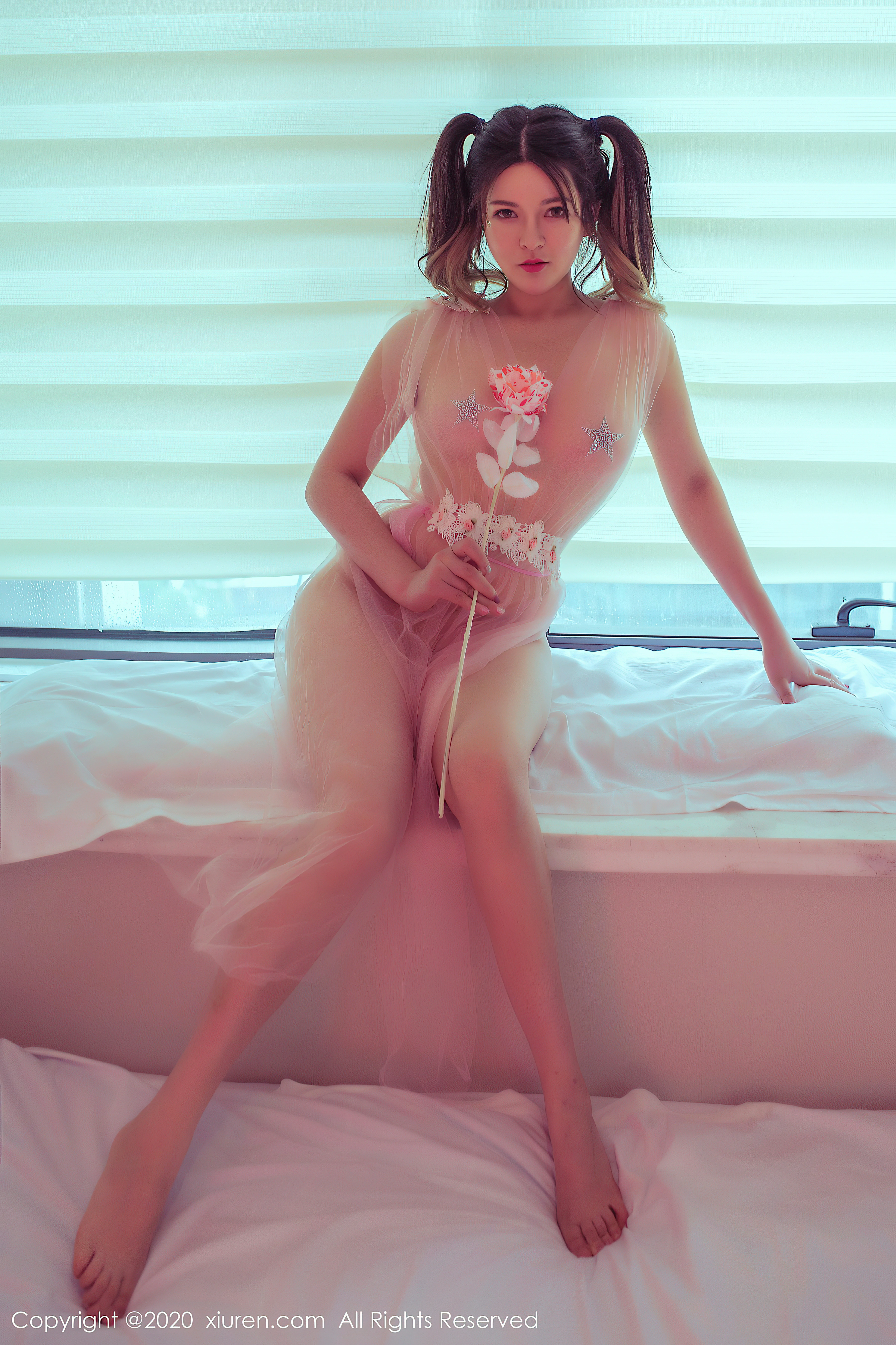 [XiuRen秀人网]XR20200717N02341 伊丽莎有点白 粉色透视情趣连衣裙与黑色漆皮制服性感私房写真集,