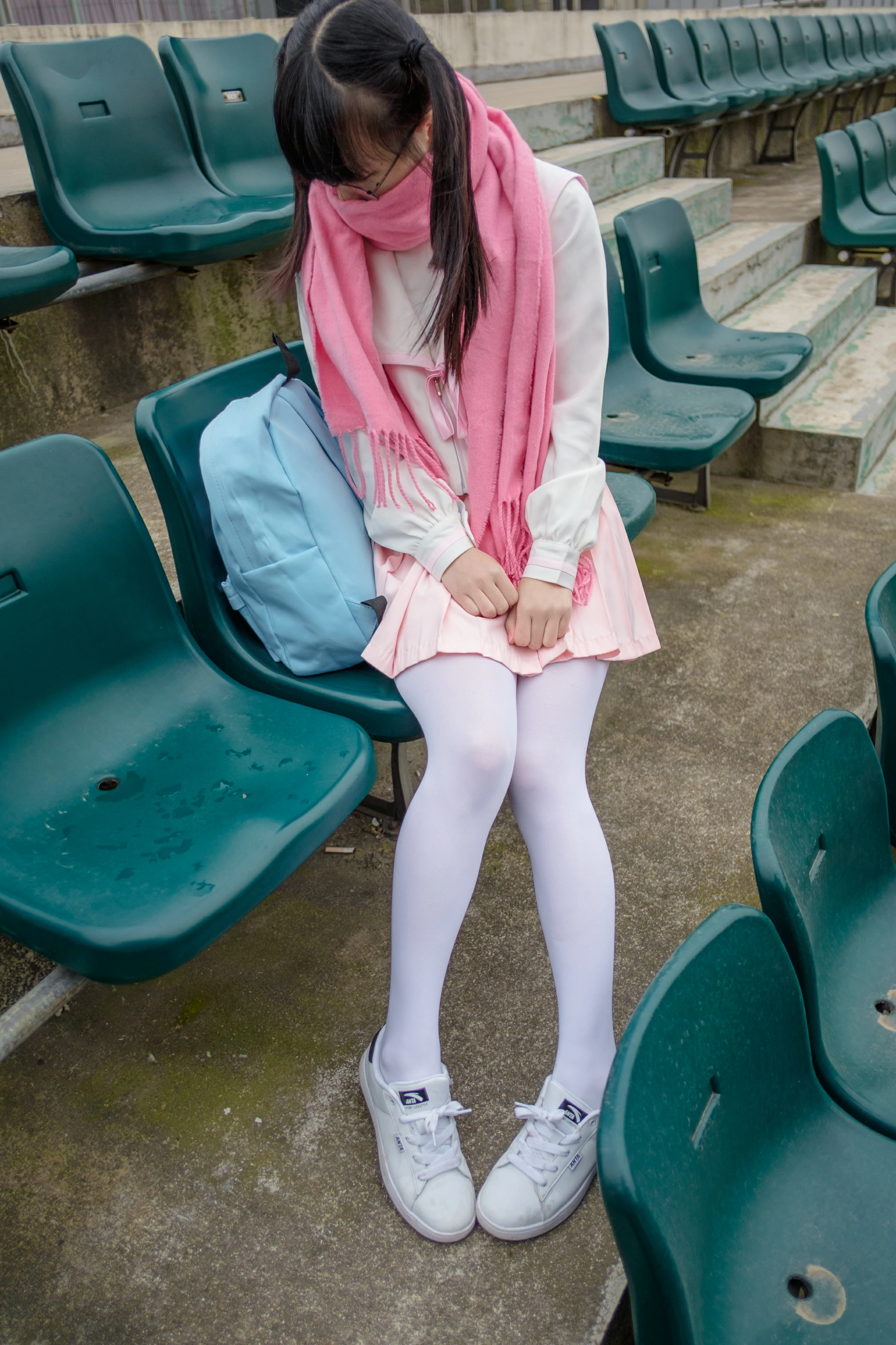 萝莉少女 阿诺不是施瓦辛戈 JK制服与粉色短裙加白色丝袜美腿写真,0015