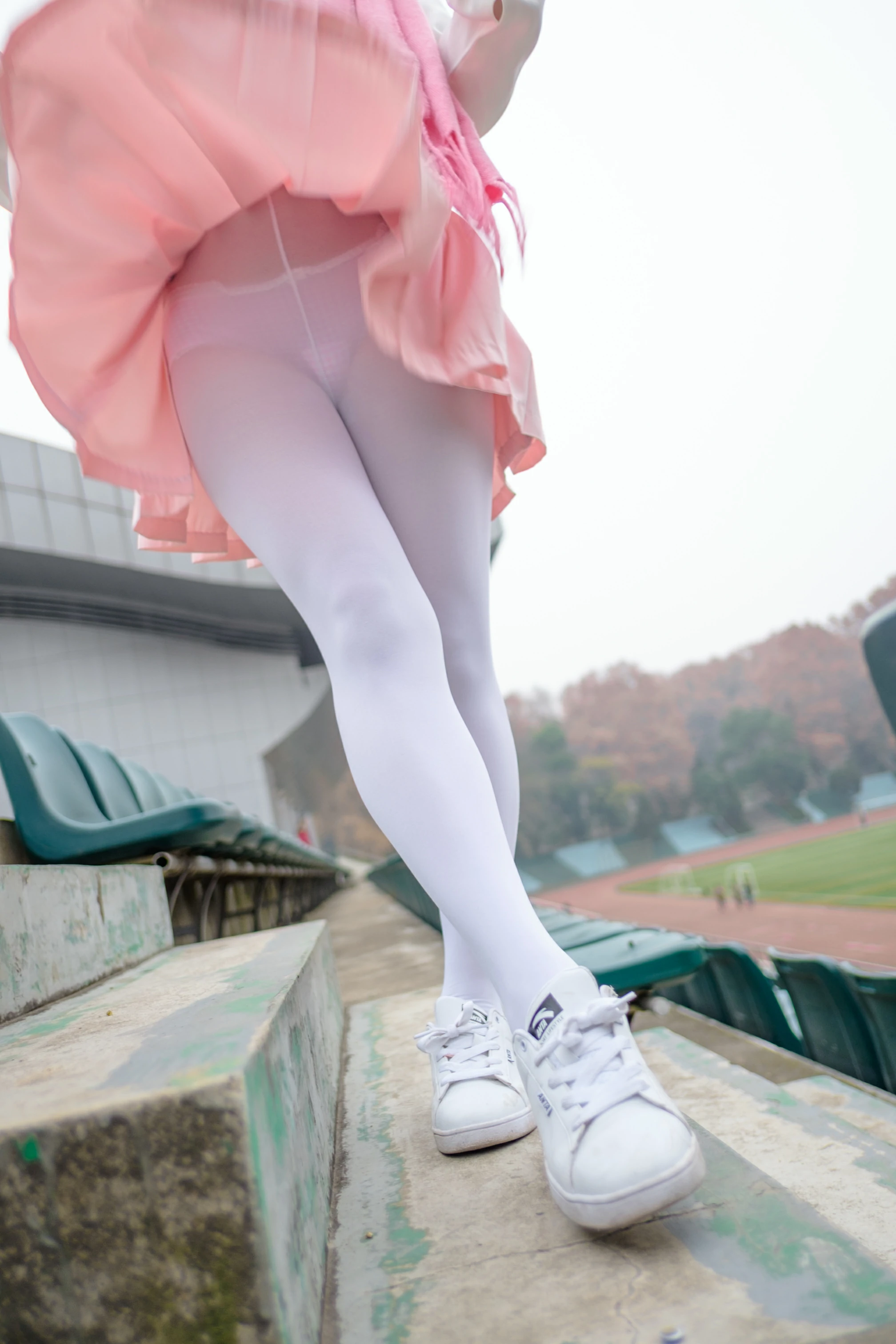 萝莉少女 阿诺不是施瓦辛戈 JK制服与粉色短裙加白色丝袜美腿写真,0020