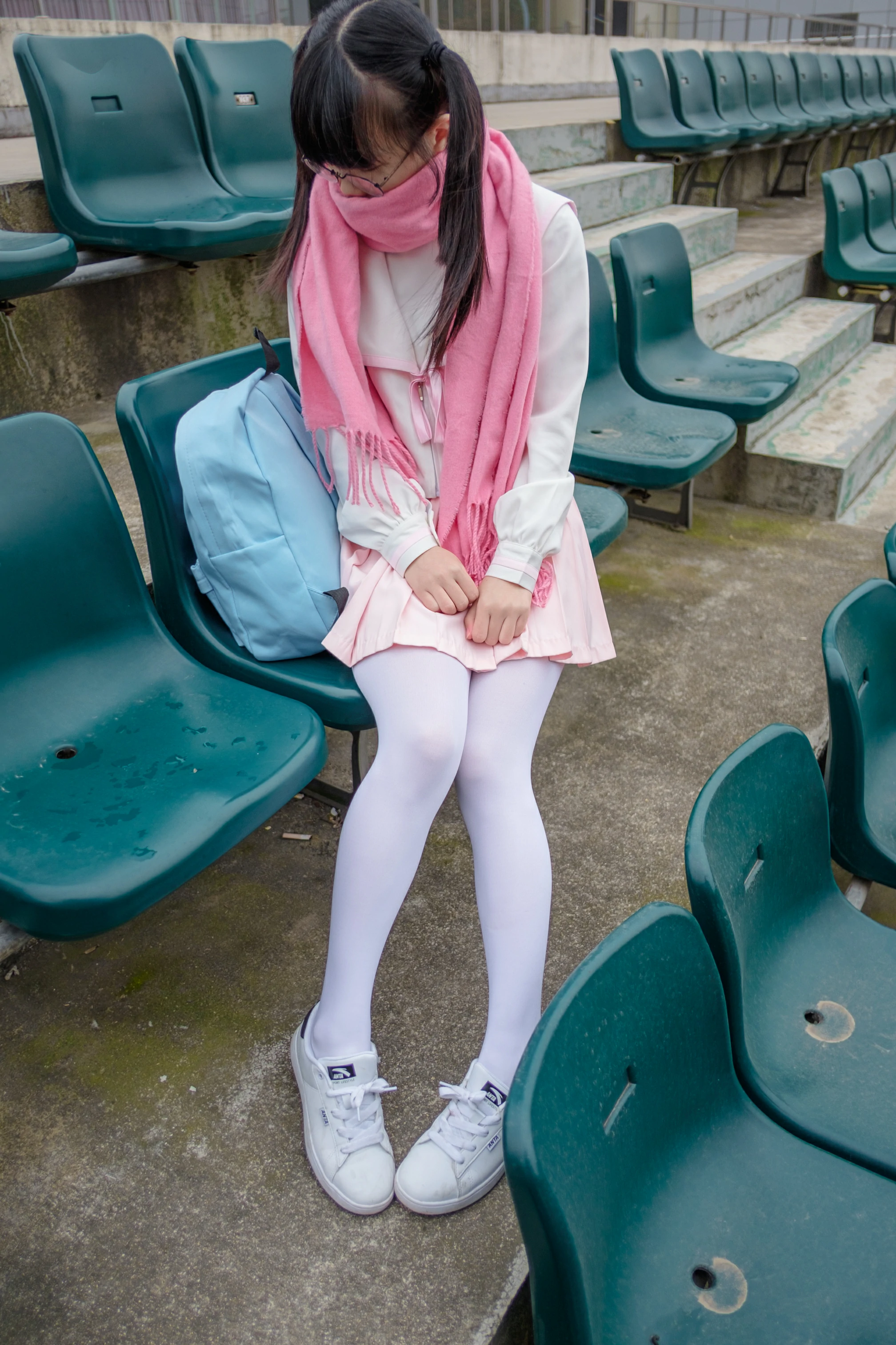 萝莉少女 阿诺不是施瓦辛戈 JK制服与粉色短裙加白色丝袜美腿写真,0016