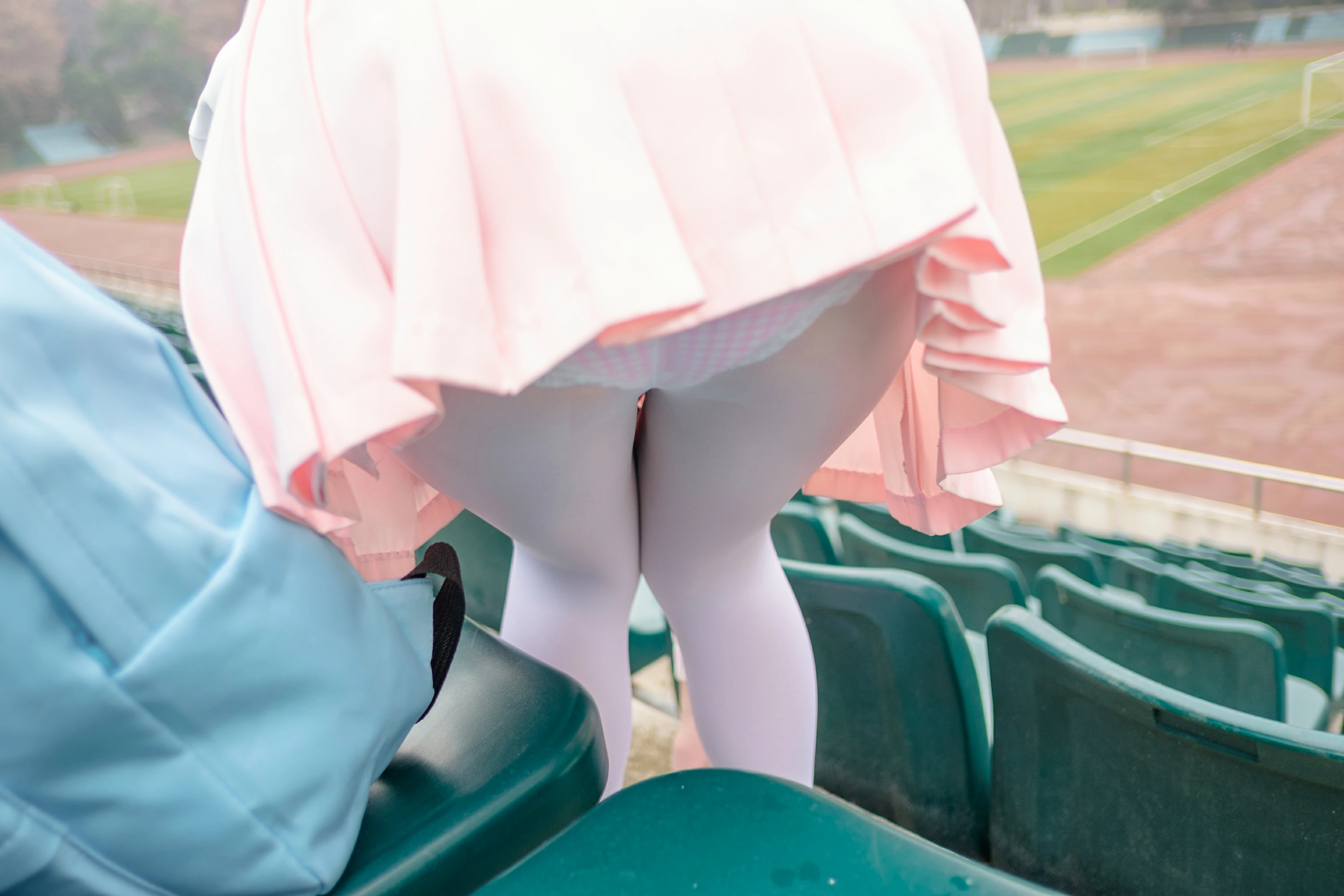 萝莉少女 阿诺不是施瓦辛戈 JK制服与粉色短裙加白色丝袜美腿写真,0017