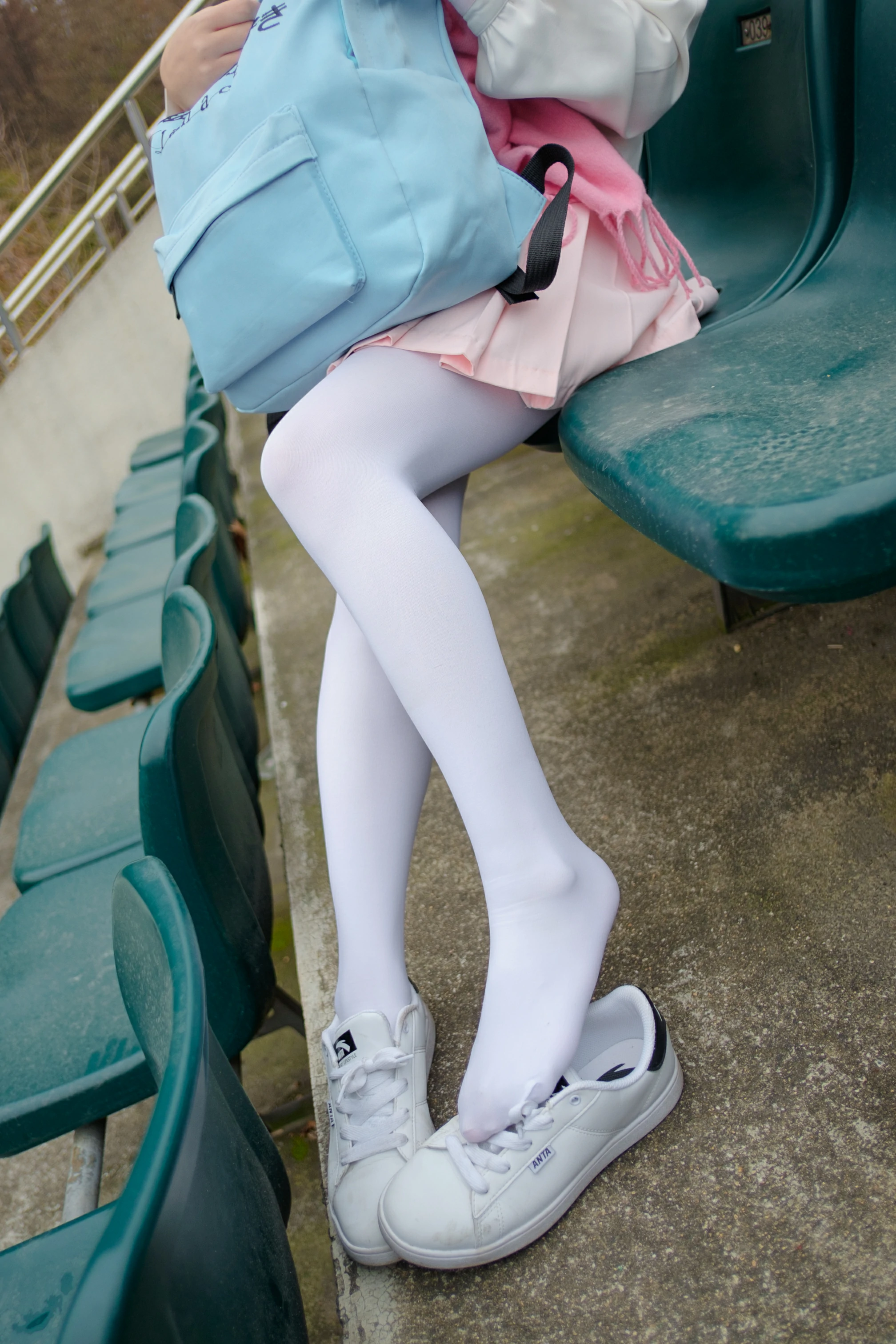 萝莉少女 阿诺不是施瓦辛戈 JK制服与粉色短裙加白色丝袜美腿写真,0011