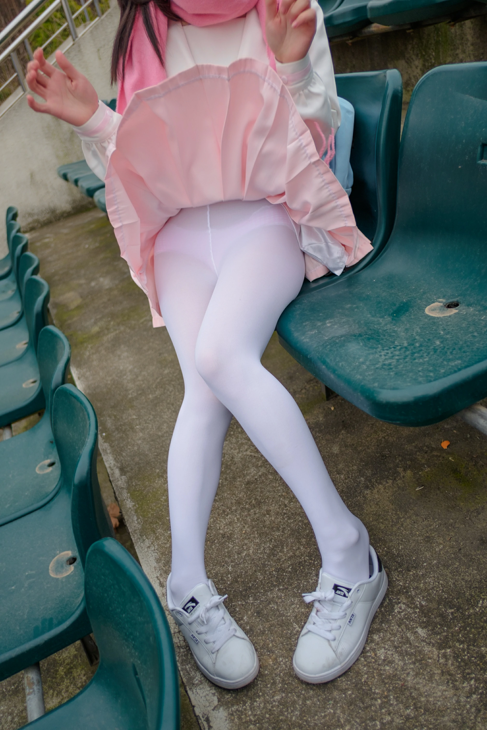 萝莉少女 阿诺不是施瓦辛戈 JK制服与粉色短裙加白色丝袜美腿写真,0014