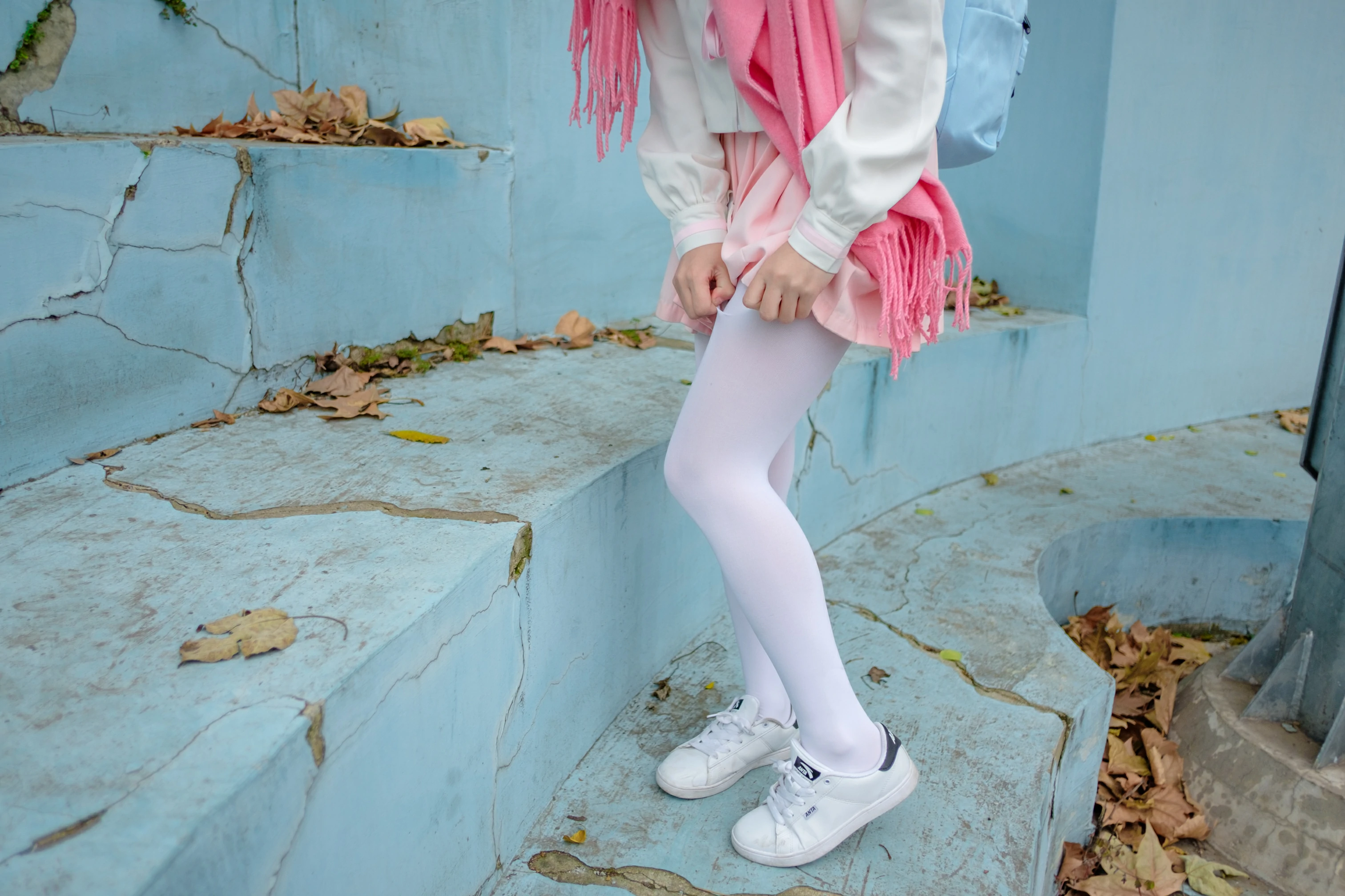 萝莉少女 阿诺不是施瓦辛戈 JK制服与粉色短裙加白色丝袜美腿写真,0026