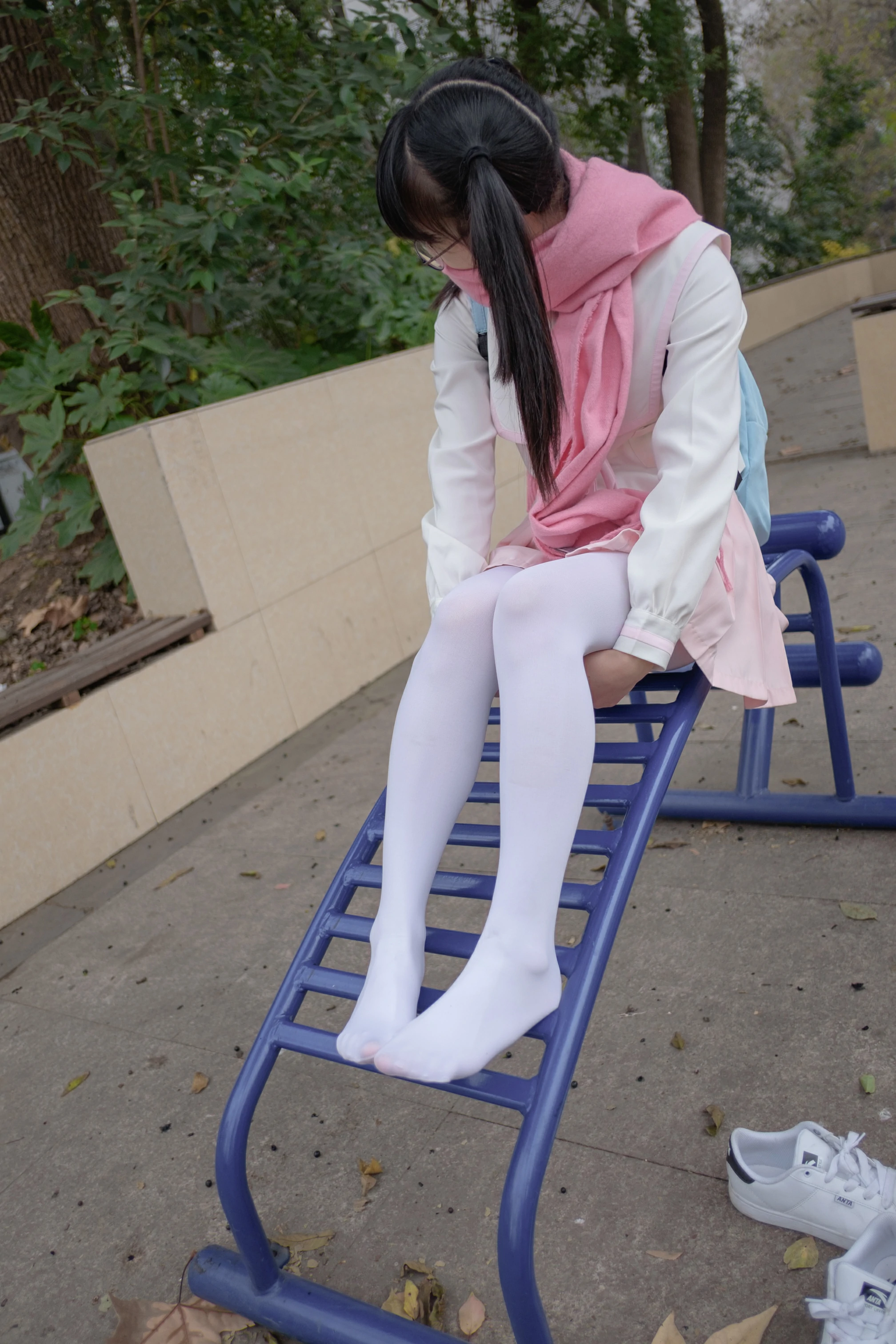 萝莉少女 阿诺不是施瓦辛戈 JK制服与粉色短裙加白色丝袜美腿写真,0042