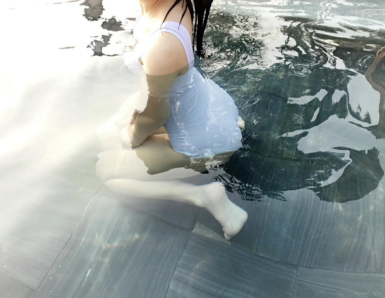 萝莉少女 阿诺不是施瓦辛戈 白色连体比基尼泳装性感私房写真集,A015