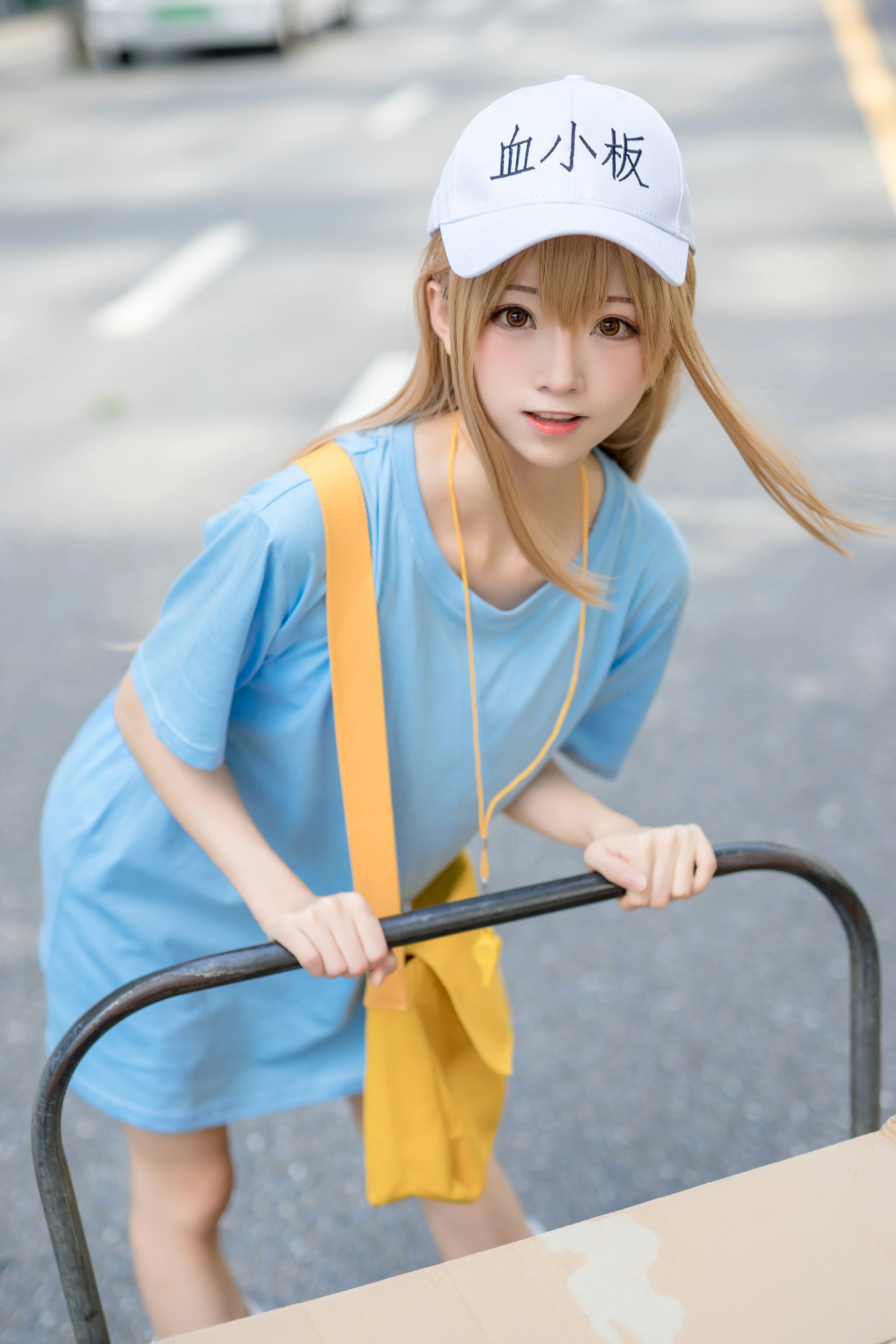 清纯少女快递员 绮太郎Kitaro 血小板 蓝色连身短袖街拍写真,1195