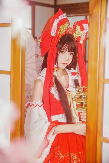 清纯少女小萝莉 桜桃喵 红色连身制服裙 和风写真