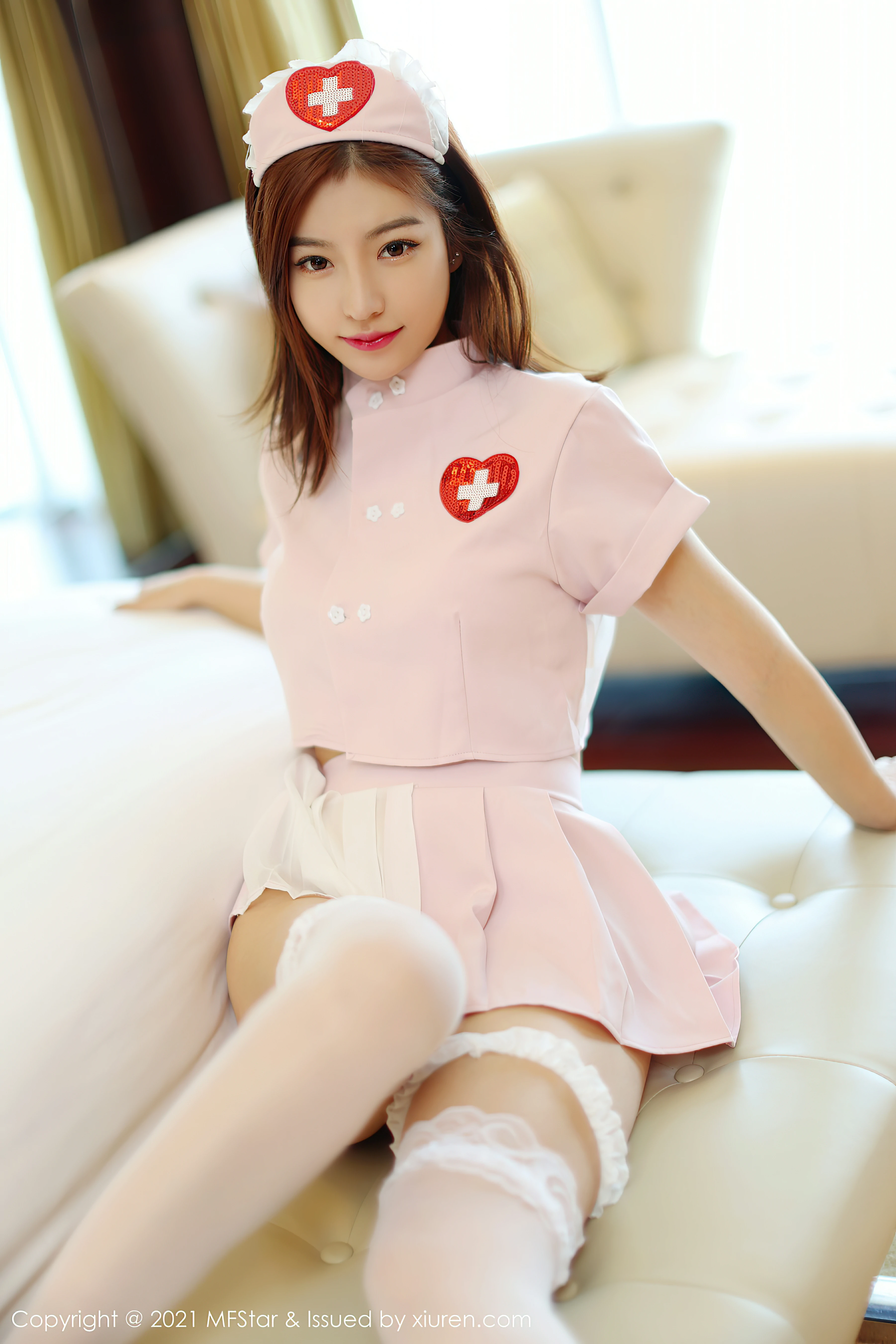 [MFStar模范学院]MF20210811VOL0524 性感女护士 人间荒糖 粉色制服与短裙加白色丝袜美腿私房写真集,0013