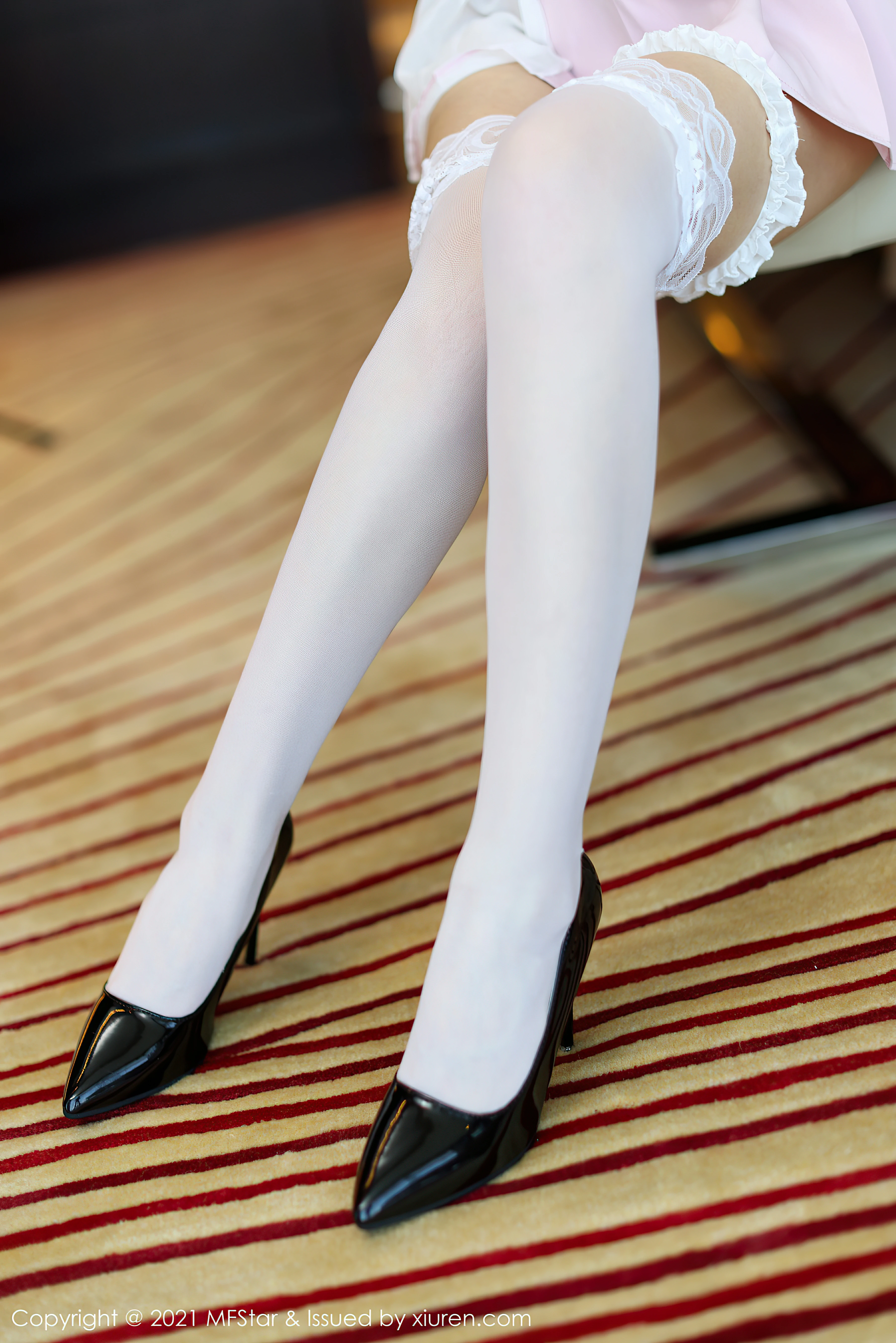 [MFStar模范学院]MF20210811VOL0524 性感女护士 人间荒糖 粉色制服与短裙加白色丝袜美腿私房写真集,0041