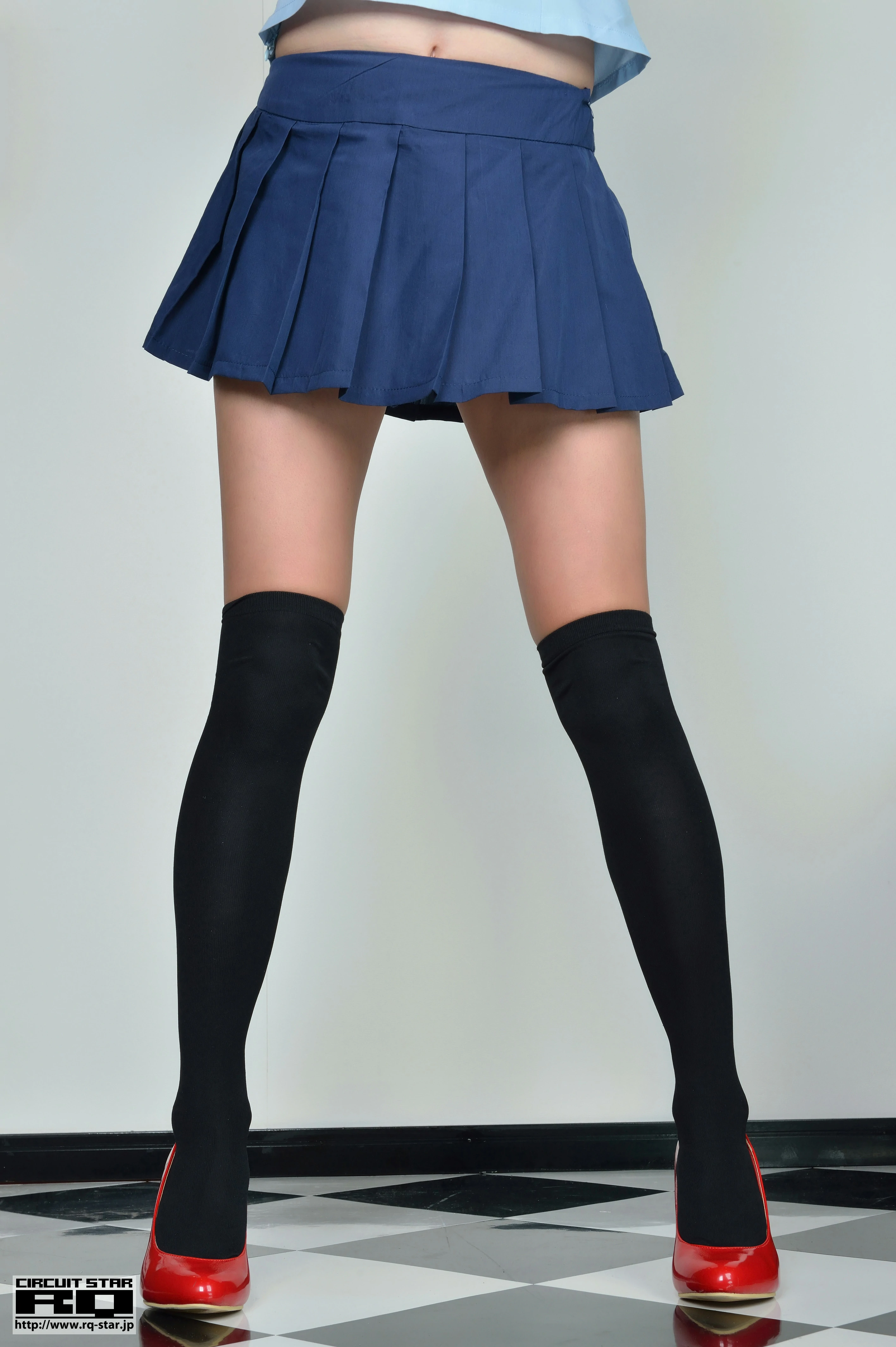 [RQ-STAR写真]NO.00703 葵ゆりか(葵由里佳，Yurika Aoi)蓝色衬衫与短裙加黑丝美腿私房写真集,014