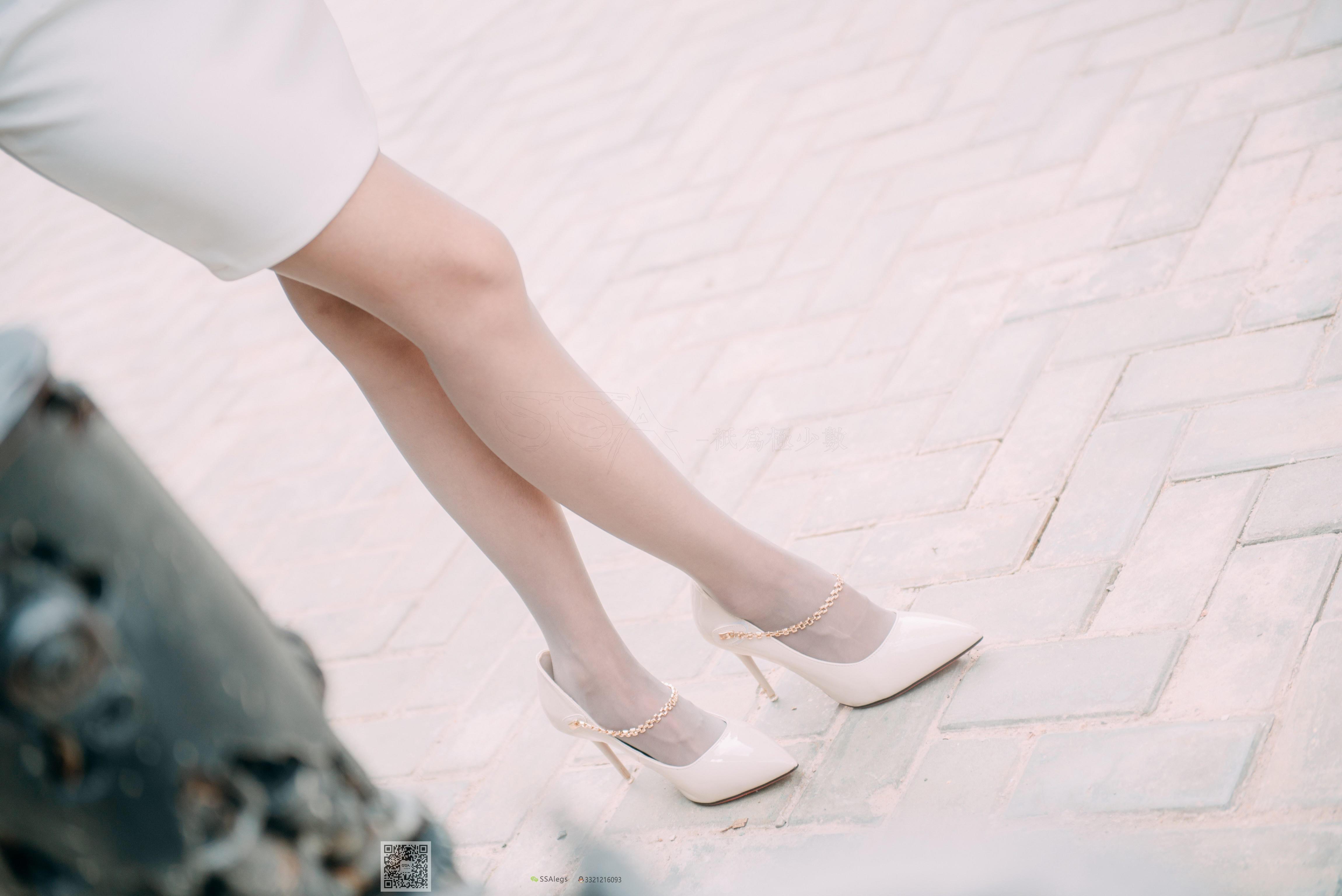 [SSA丝社]NO.007 清纯少女 nono 白色短裙加灰丝美腿街拍写真,9(1)(1)