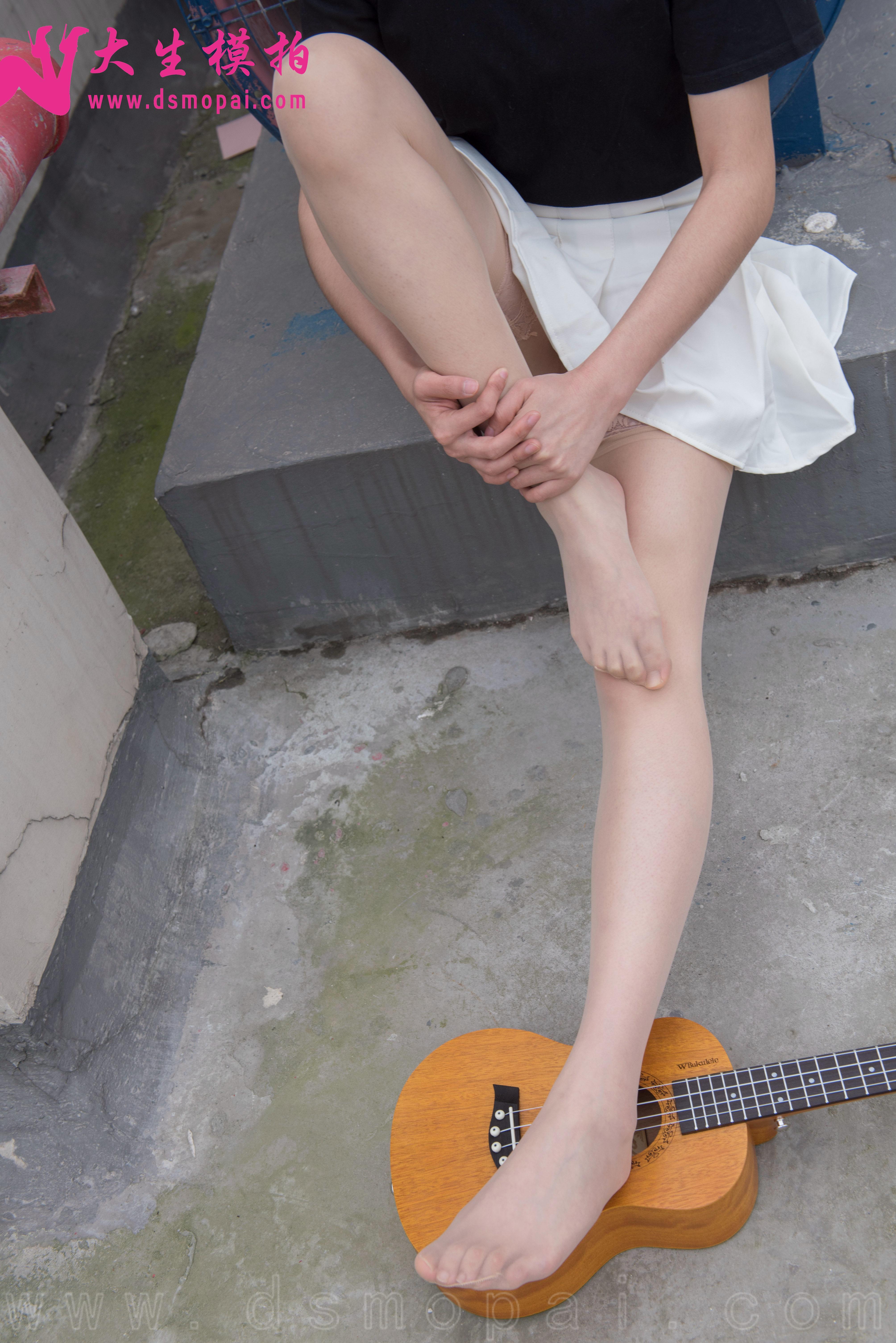[大生模拍]一元区 天台长筒袜 白色短裙加肉丝美腿私房写真,DSC_0007