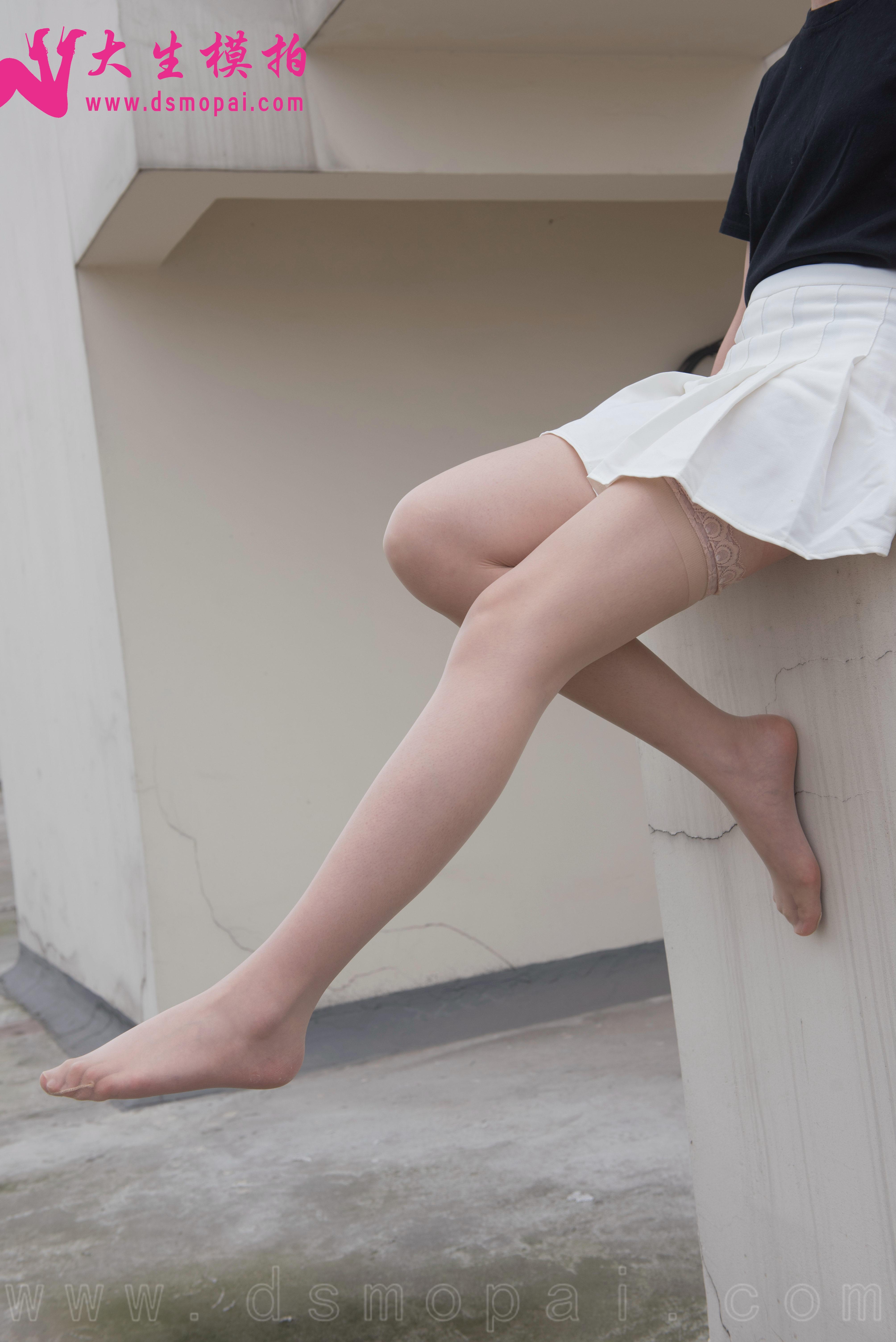 [大生模拍]一元区 天台长筒袜 白色短裙加肉丝美腿私房写真,DSC_0012
