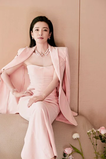 李冰冰活动造型写真释出 着粉色抹胸裙搭粉色西装时尚感满分