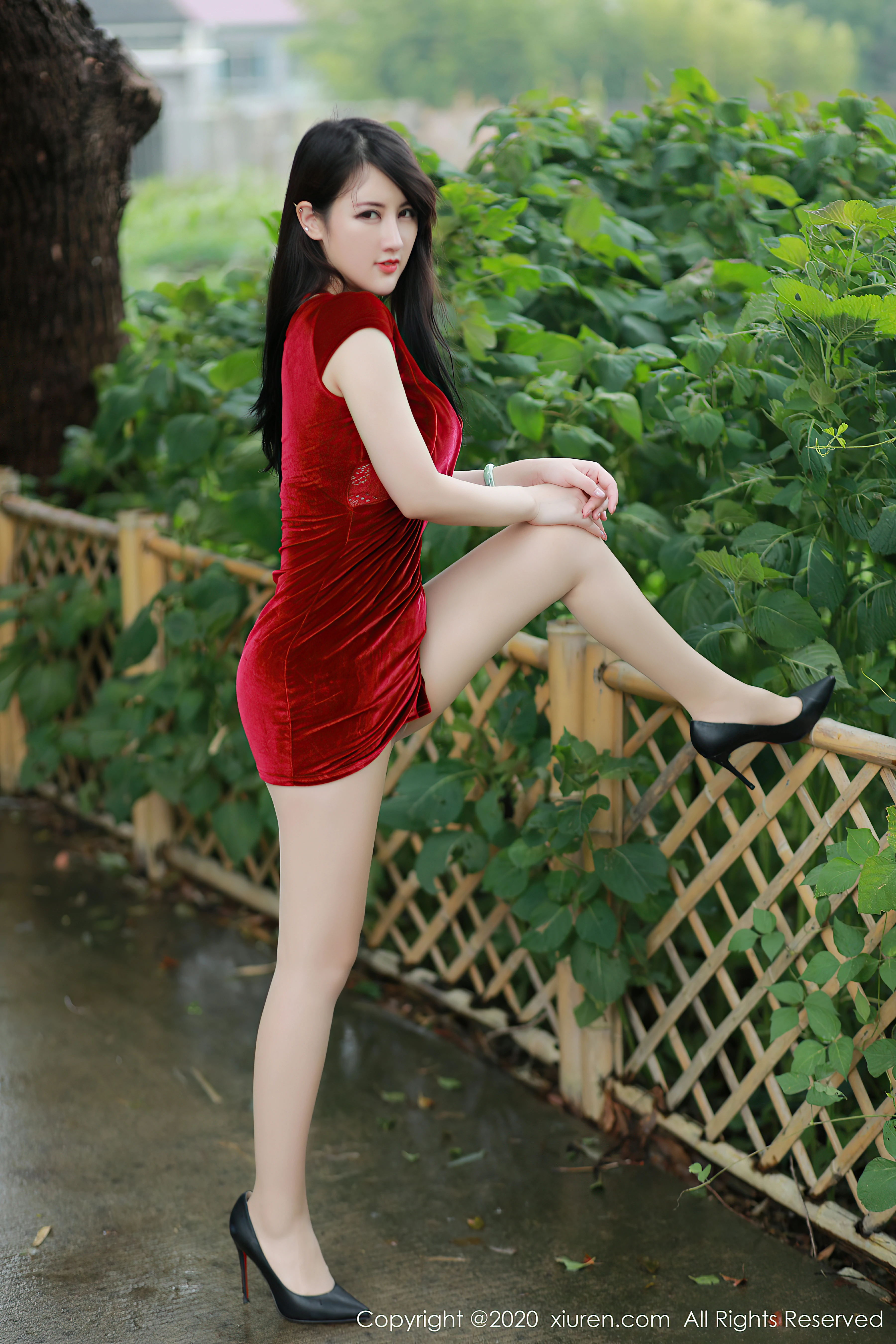 [XiuRen秀人网]XR20201020N02672 诗诗kiki 红色连身礼裙与蕾丝内衣加肉丝美腿性感私房写真集,0020
