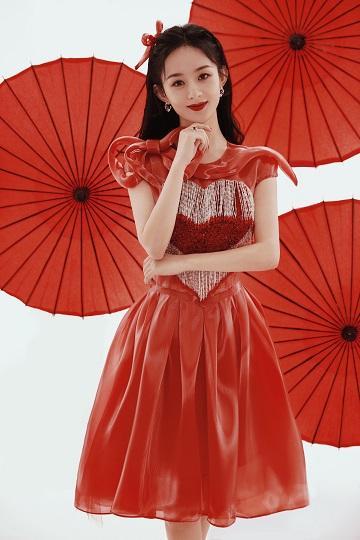 赵丽颖春晚舞台造型释出 着红色爱心纱裙元气满满