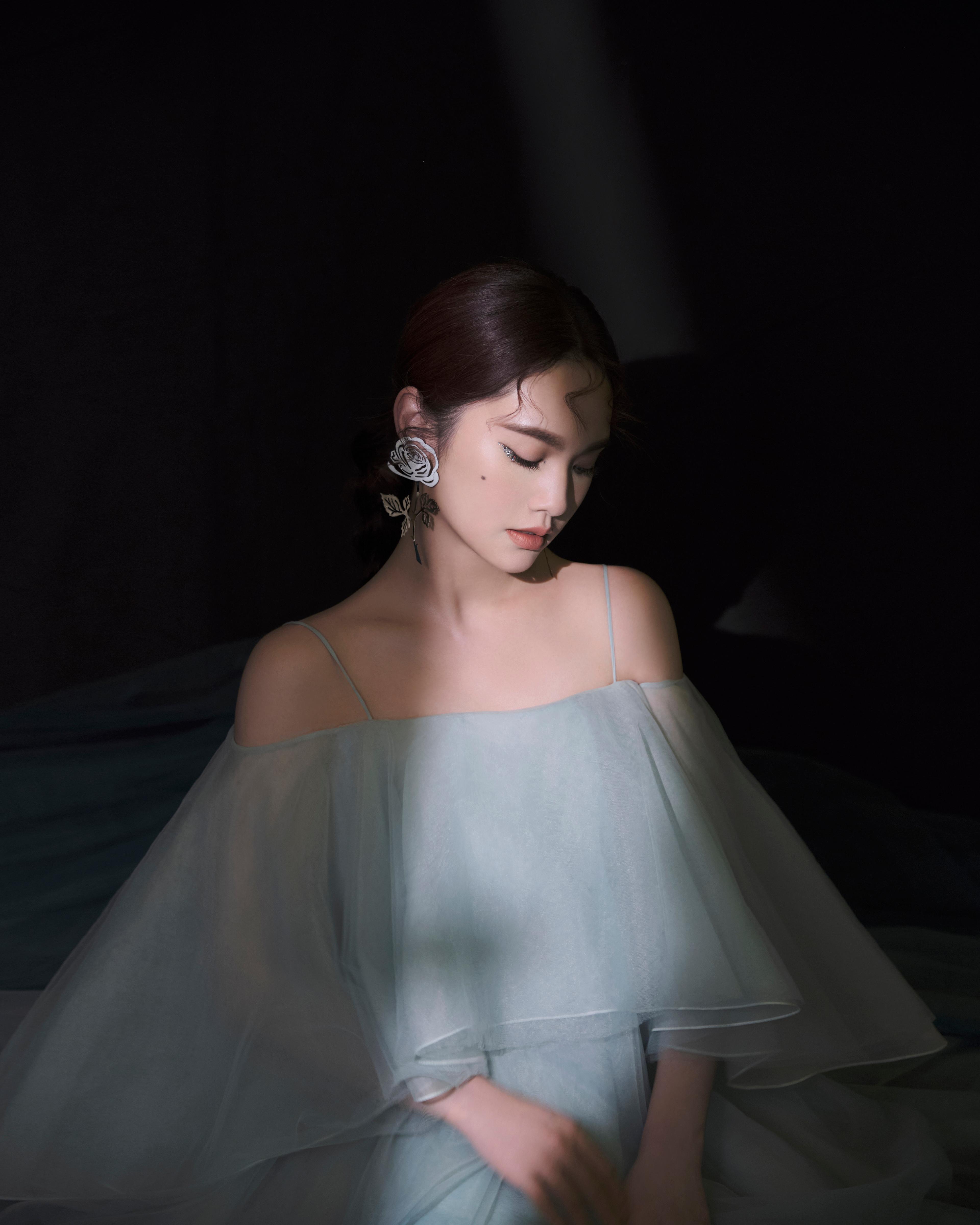 杨丞琳《闪光的乐队》造型释出 白色纱裙满满梦幻氛围感,4