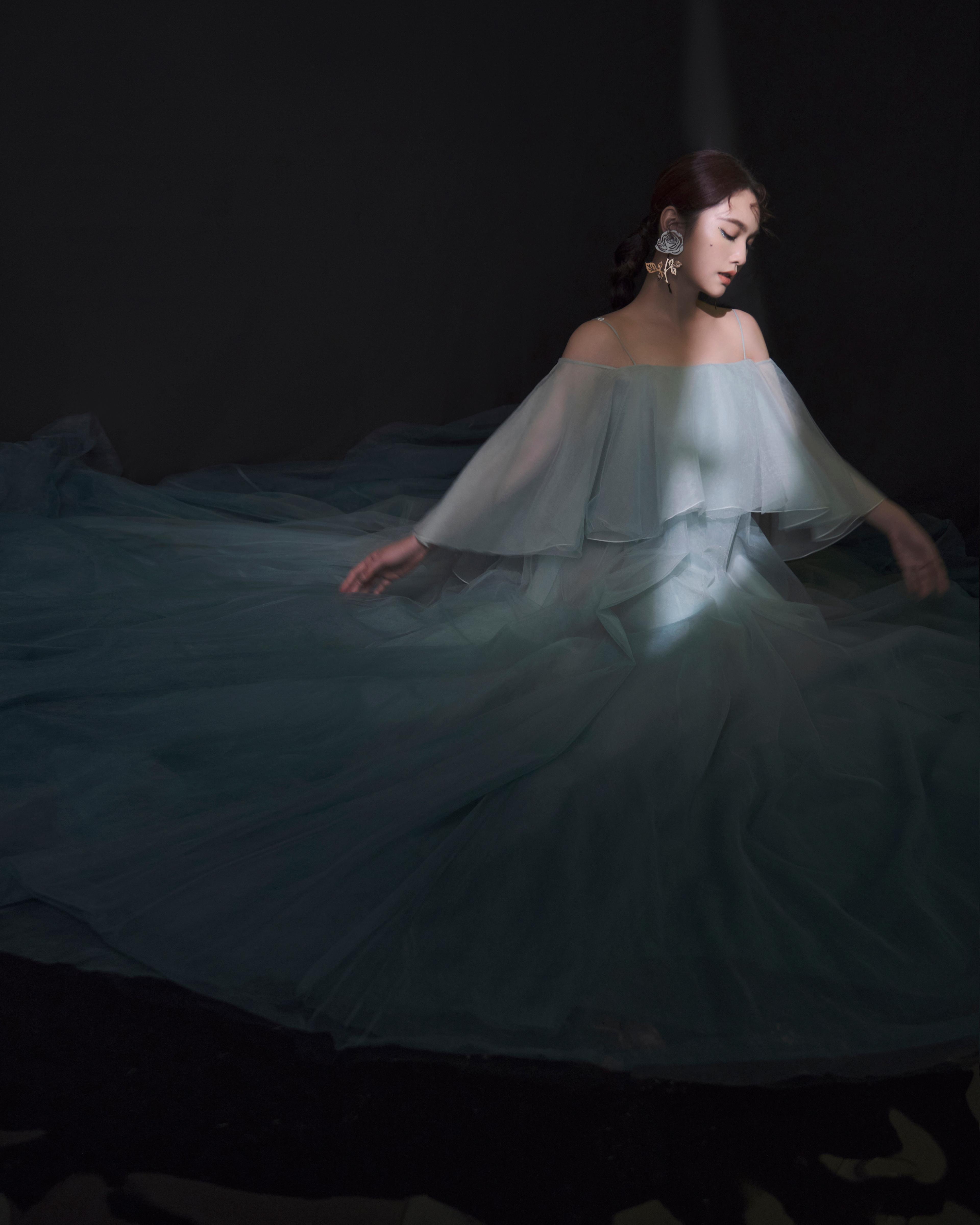 杨丞琳《闪光的乐队》造型释出 白色纱裙满满梦幻氛围感,8