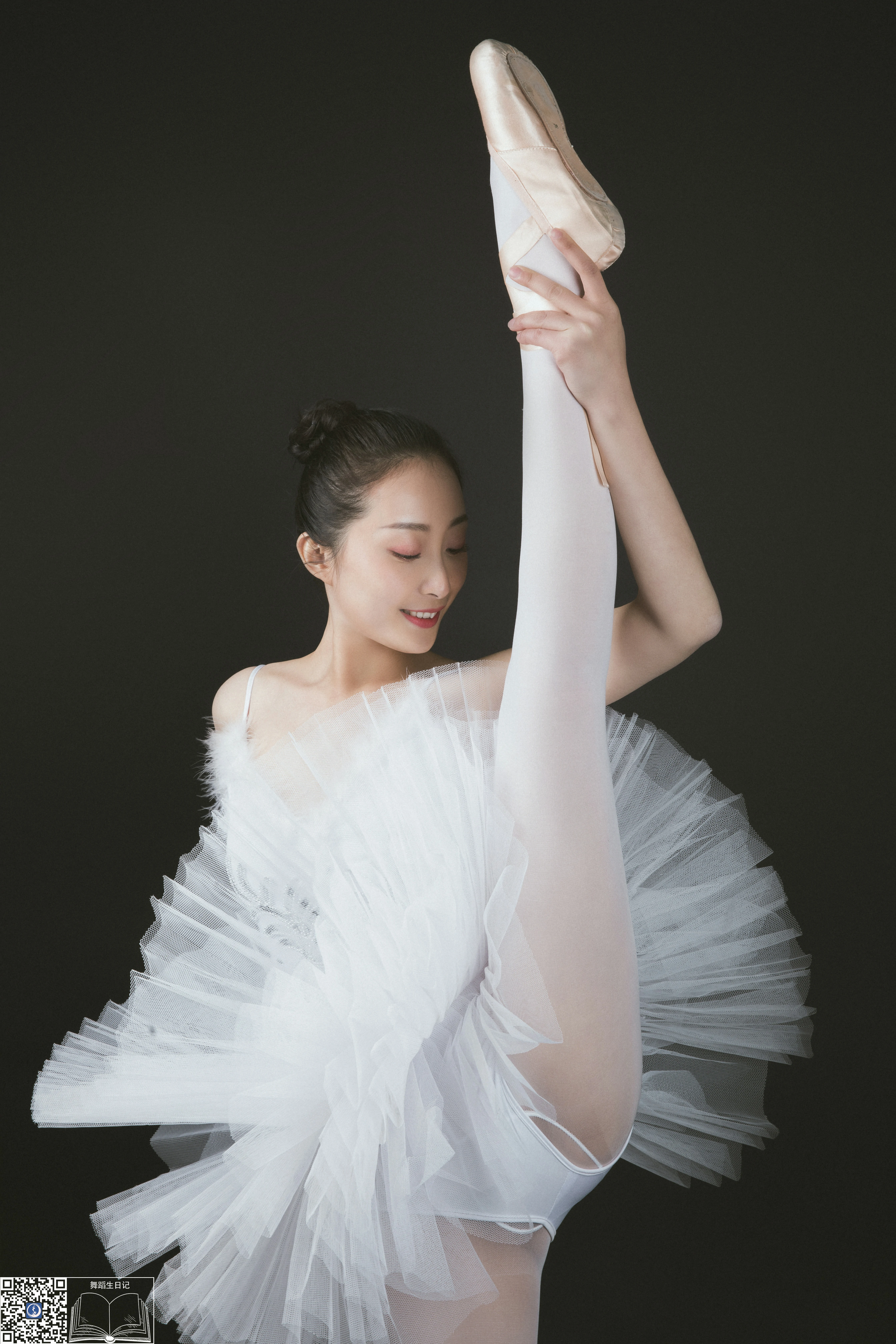[GALLI嘉丽]舞蹈生日记 004 佳敏 白色芭蕾舞制服裙加白色丝袜美腿性感私房写真集,0005