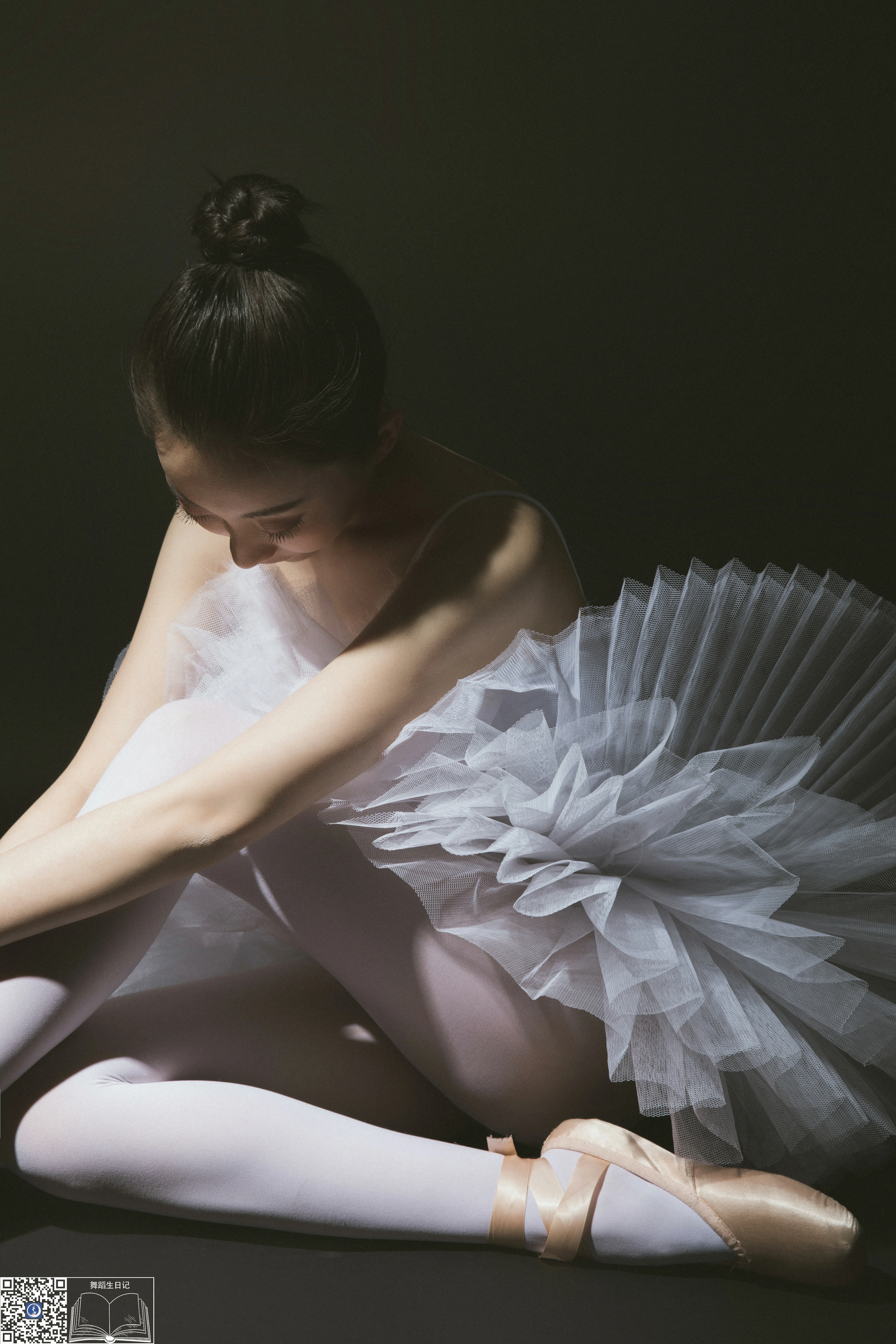[GALLI嘉丽]舞蹈生日记 004 佳敏 白色芭蕾舞制服裙加白色丝袜美腿性感私房写真集,0012