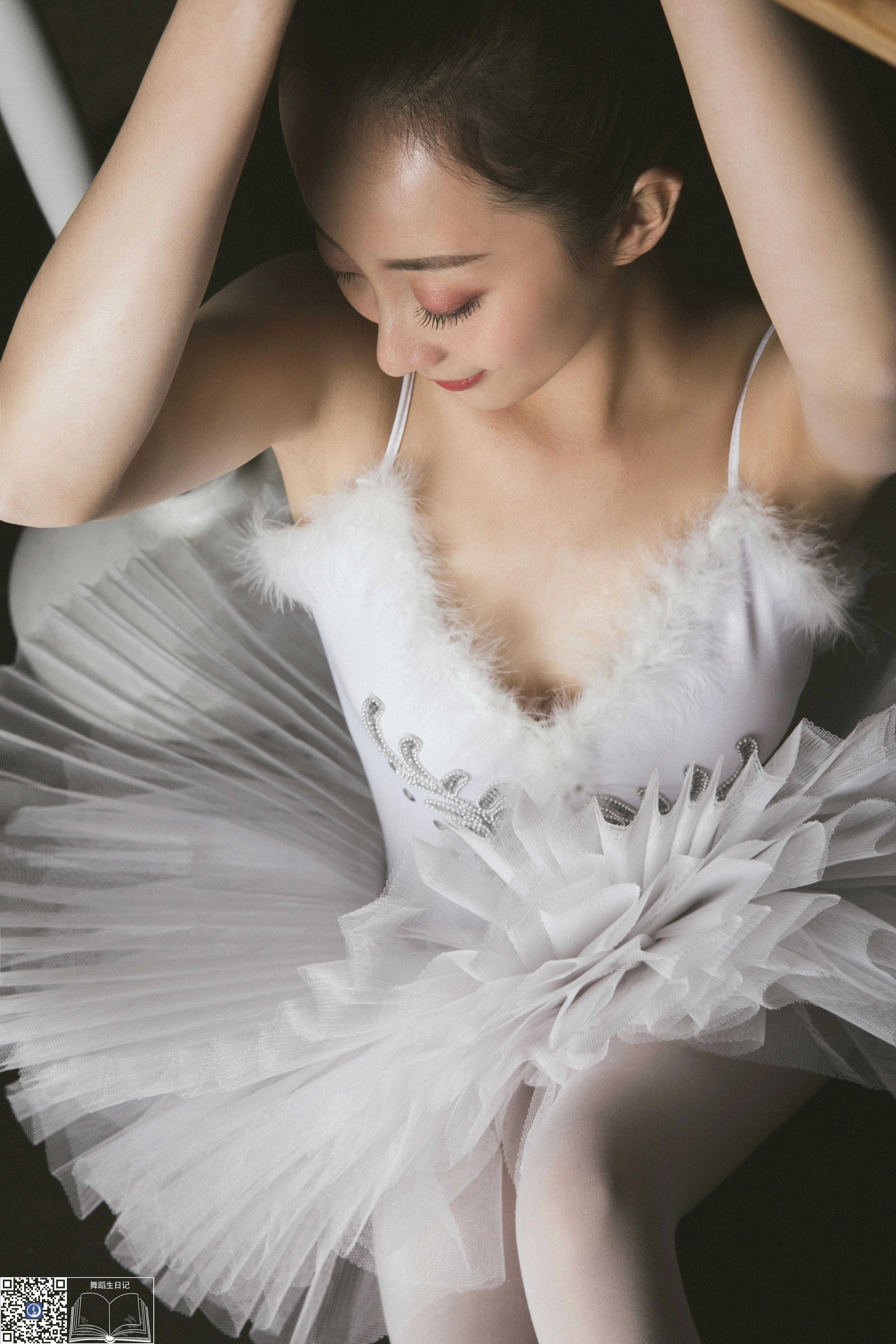 [GALLI嘉丽]舞蹈生日记 004 佳敏 白色芭蕾舞制服裙加白色丝袜美腿性感私房写真集,0022