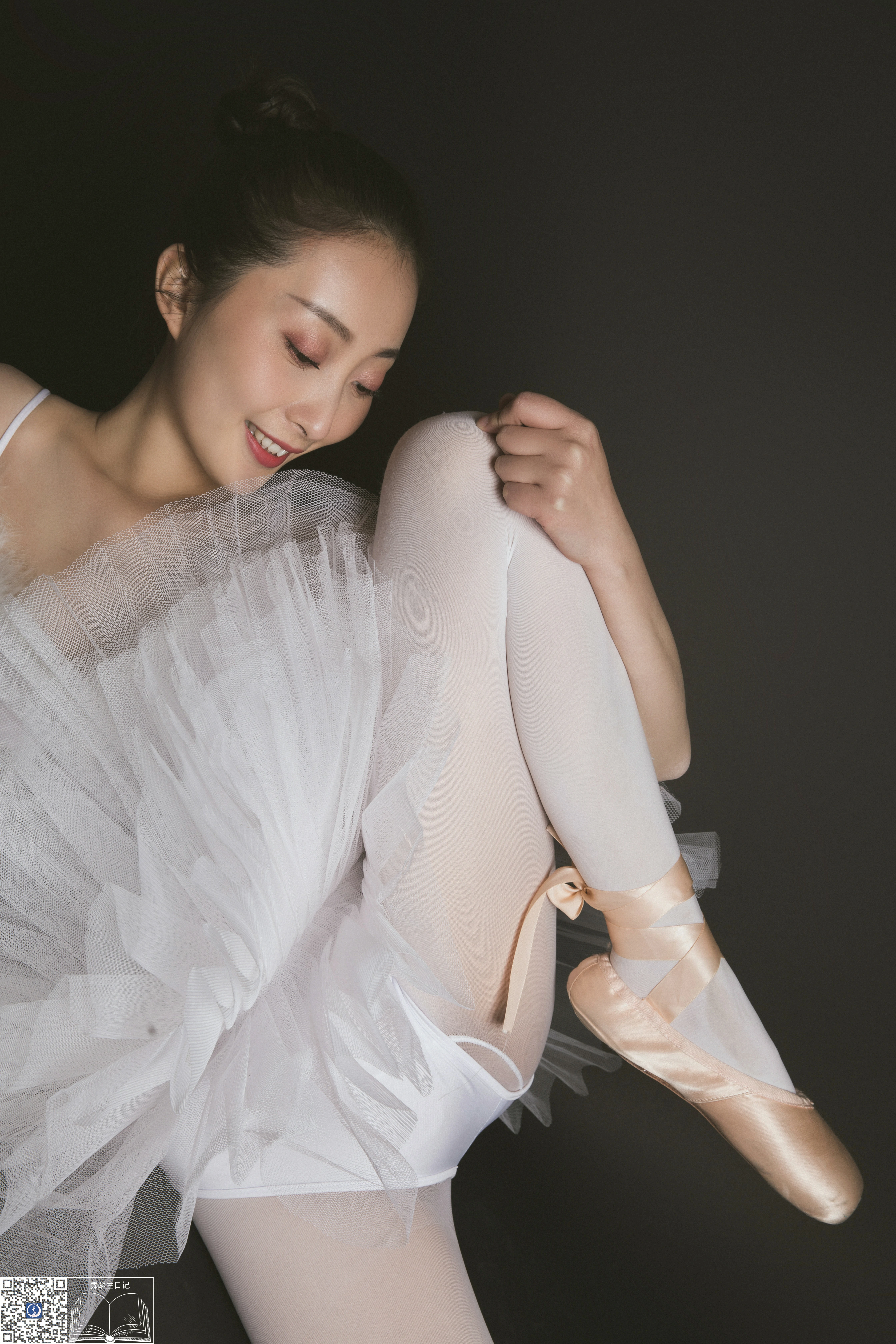 [GALLI嘉丽]舞蹈生日记 004 佳敏 白色芭蕾舞制服裙加白色丝袜美腿性感私房写真集,0024