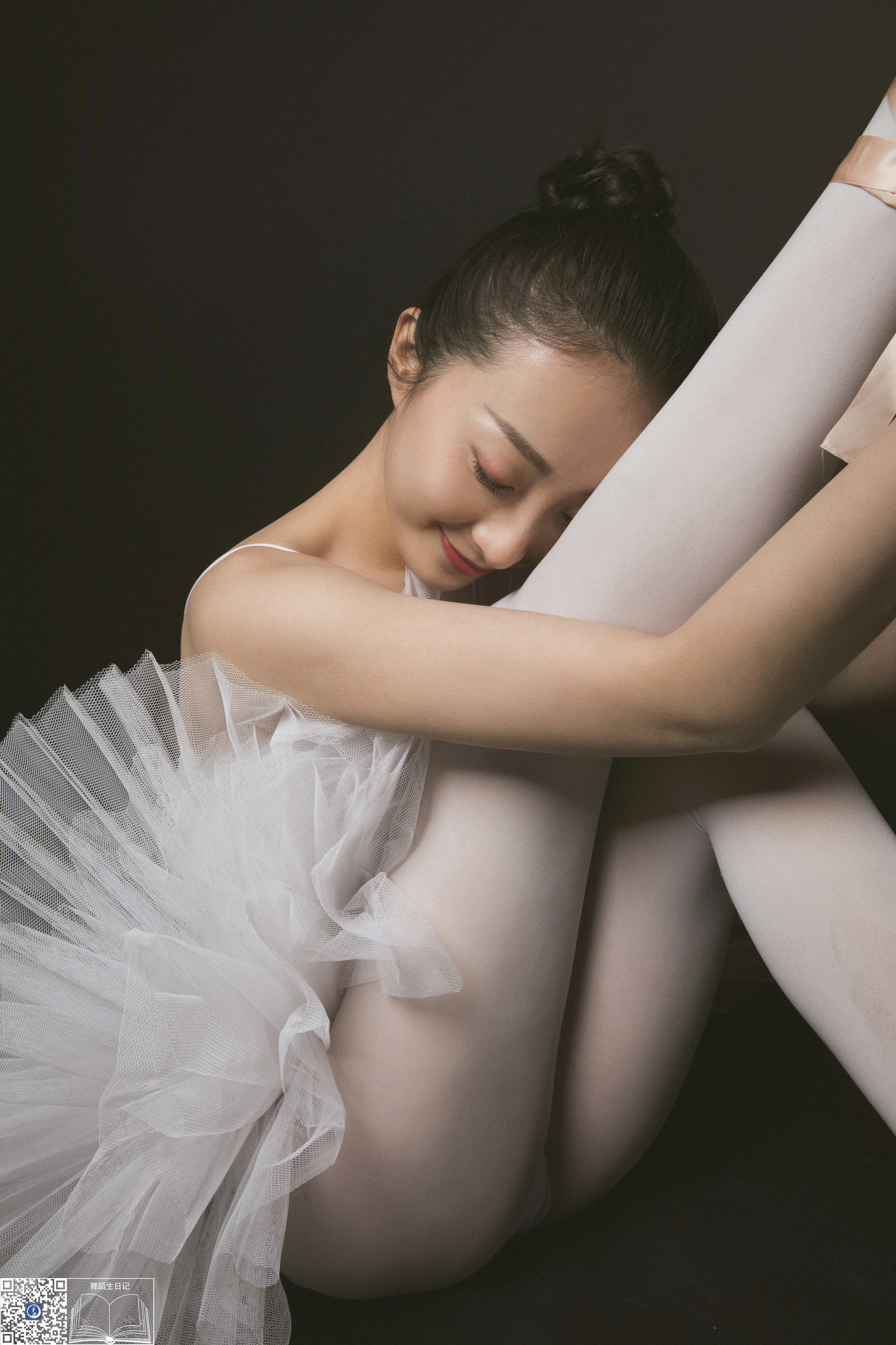 [GALLI嘉丽]舞蹈生日记 004 佳敏 白色芭蕾舞制服裙加白色丝袜美腿性感私房写真集,0020
