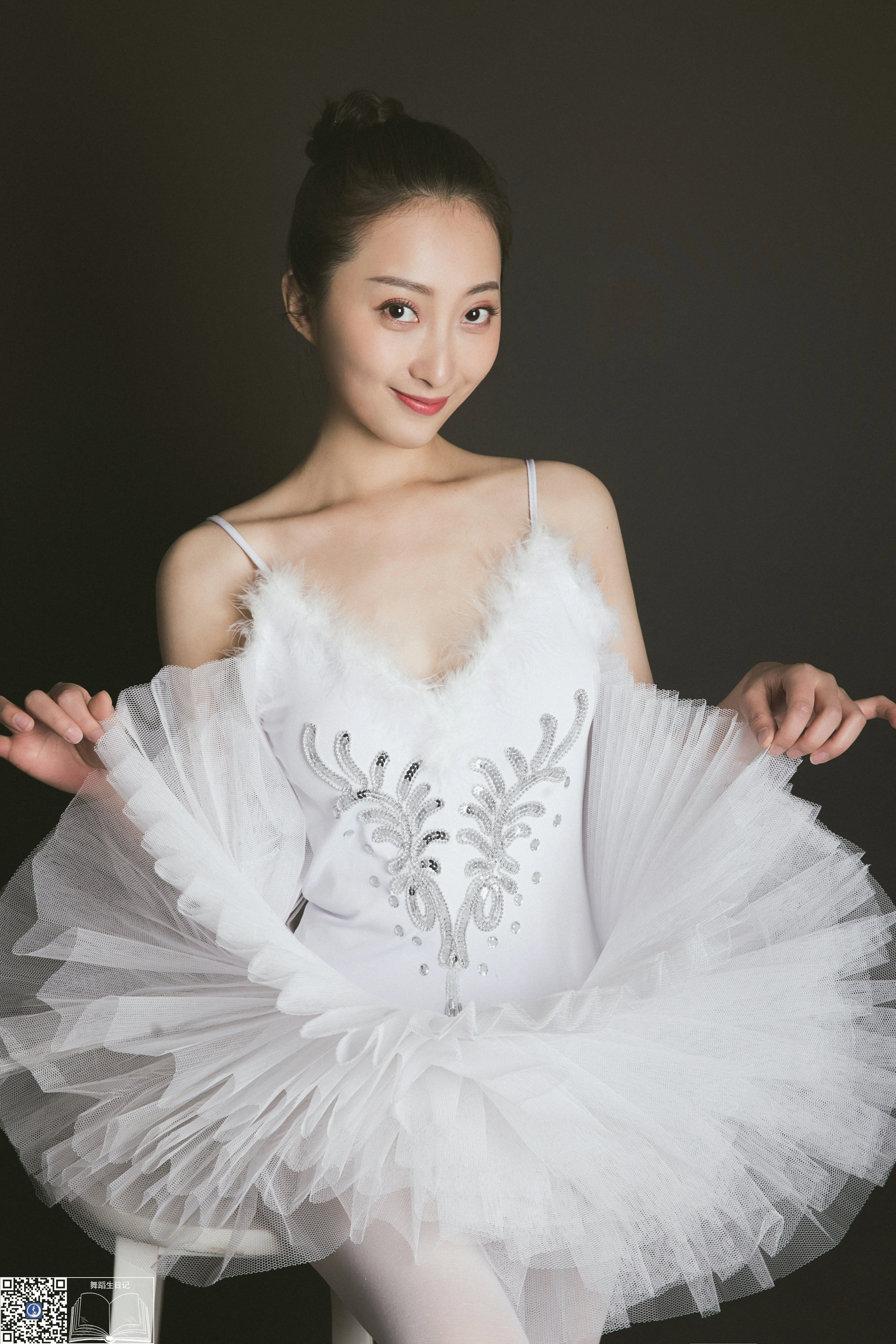 [GALLI嘉丽]舞蹈生日记 004 佳敏 白色芭蕾舞制服裙加白色丝袜美腿性感私房写真集,0023
