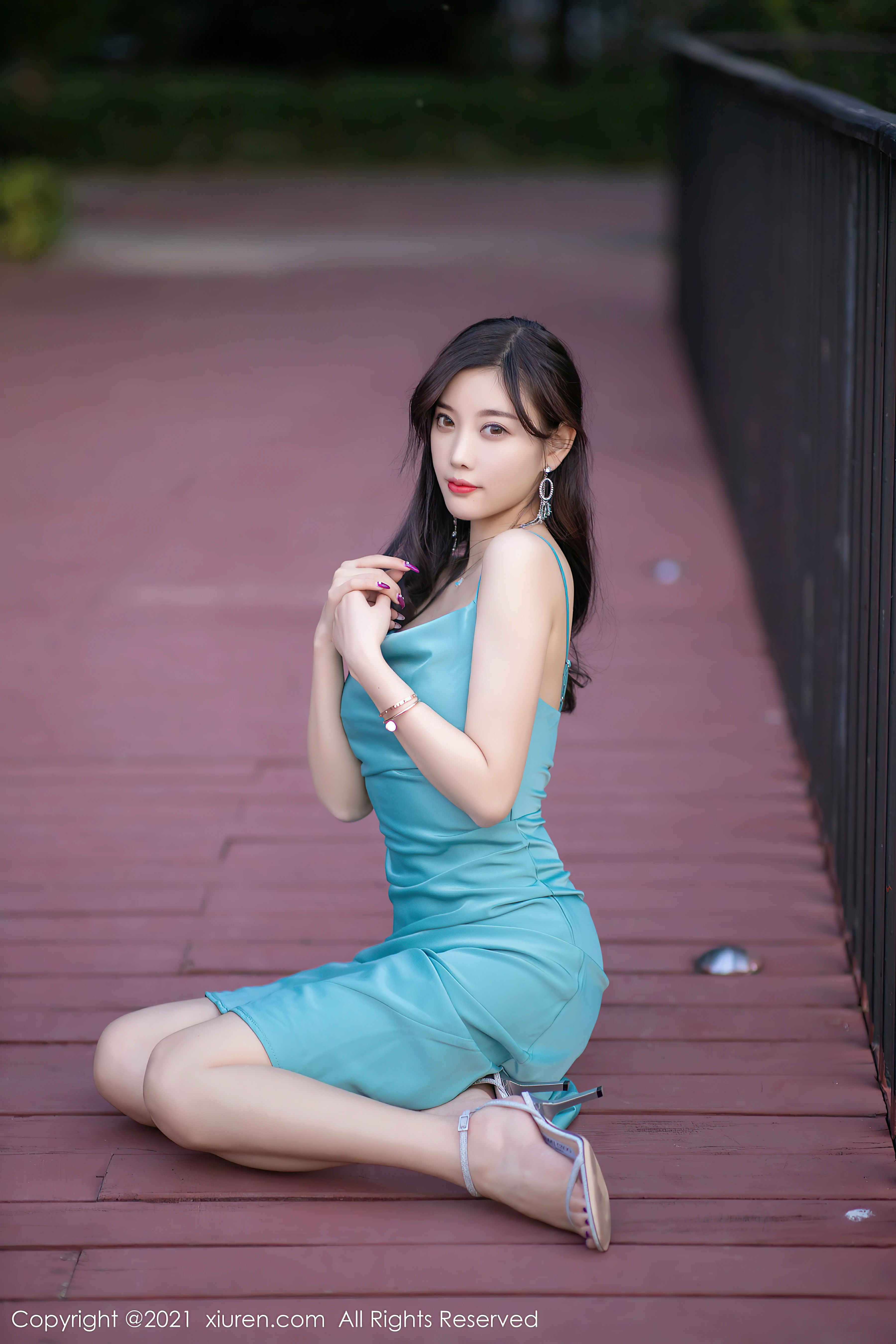 [Xiuren秀人网]XR20210112N02997 杨晨晨sugar 蓝色吊带连衣裙加肉丝美腿性感写真集,0014
