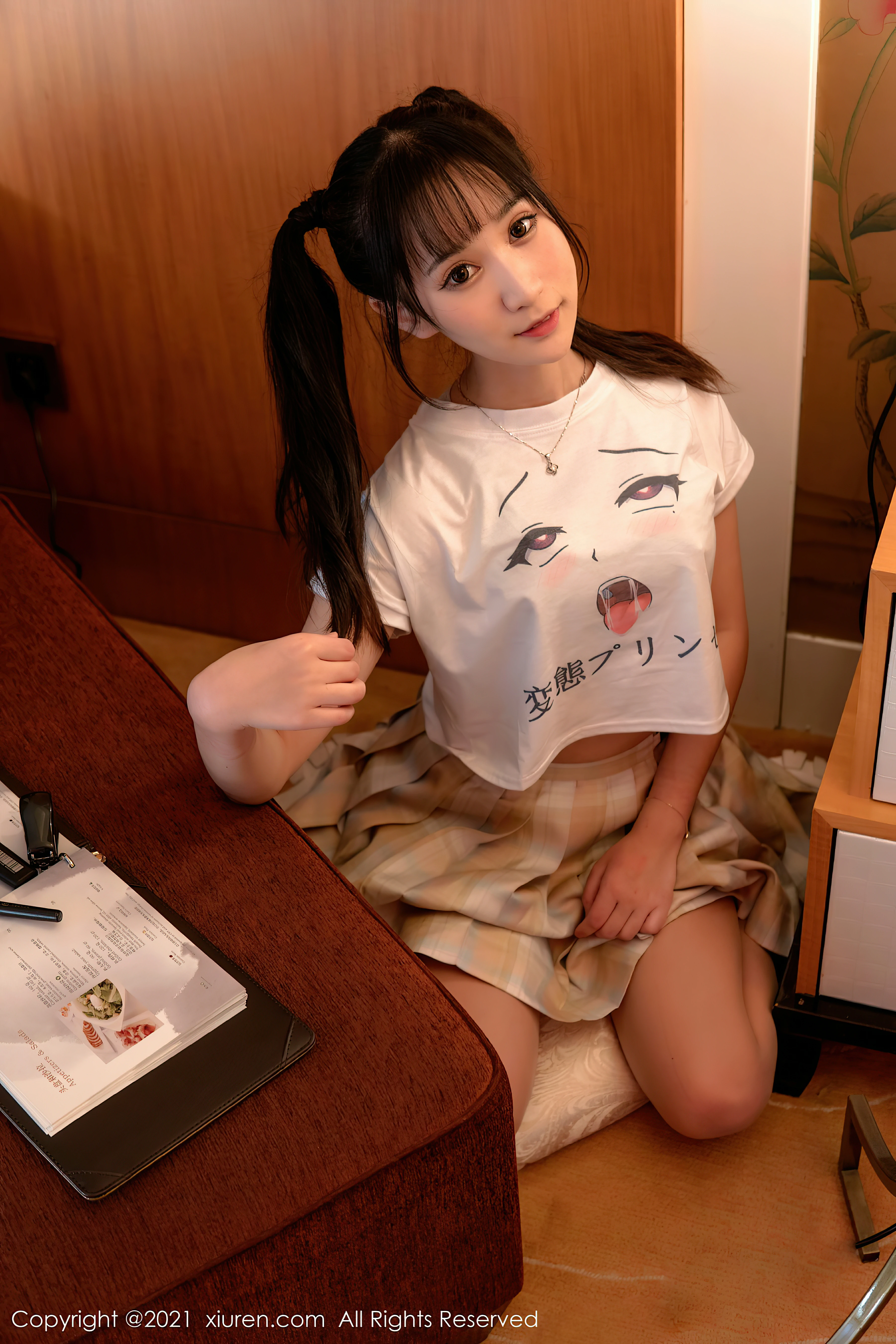 [Xiuren秀人网]XR20210202N03070 小果冻儿 白色短袖与橙色短裙加肉丝美腿性感私房写真集,0005