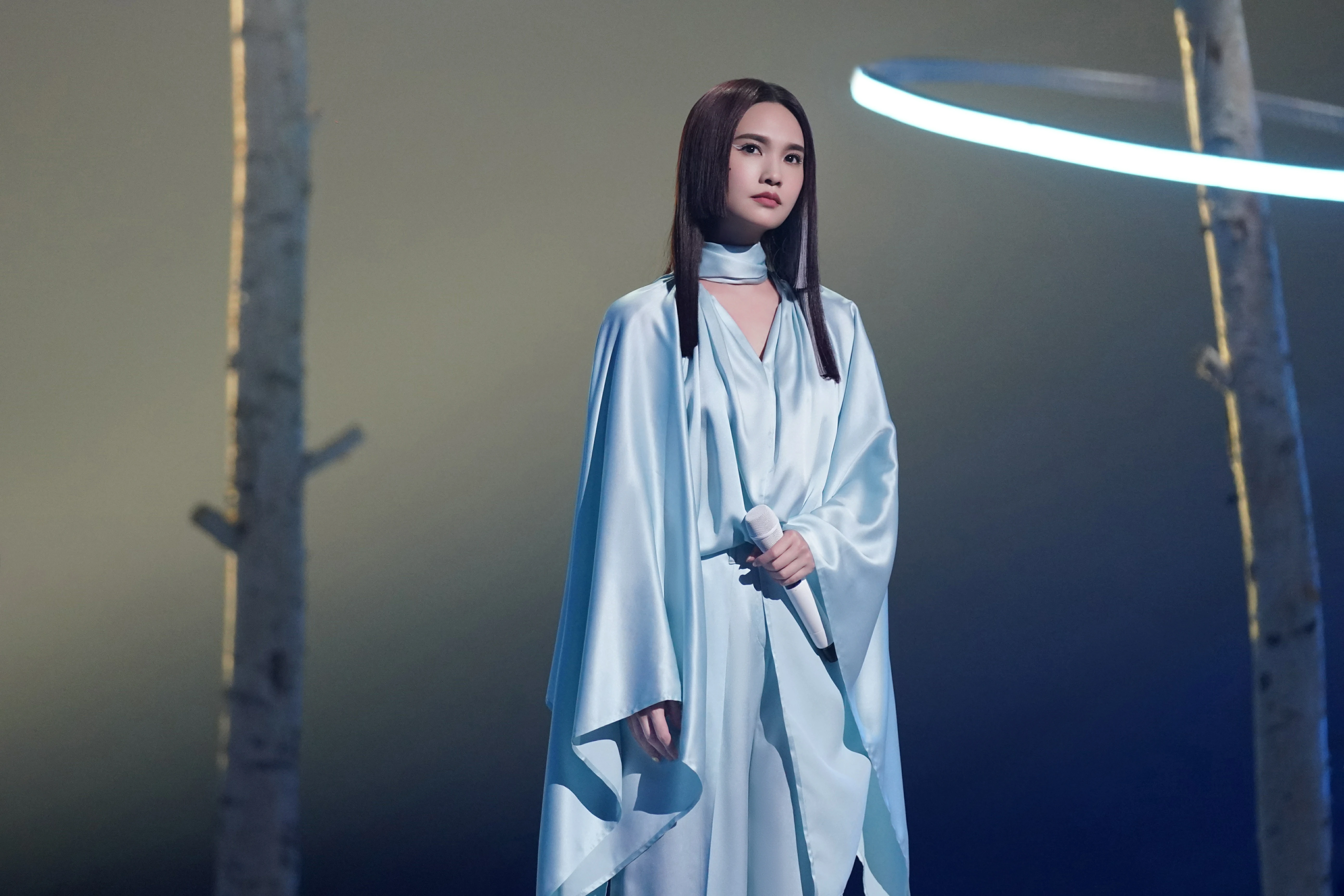 杨丞琳亮相本周《闪光的乐队》 挑染公主切造型带来《天堂》舞台,20