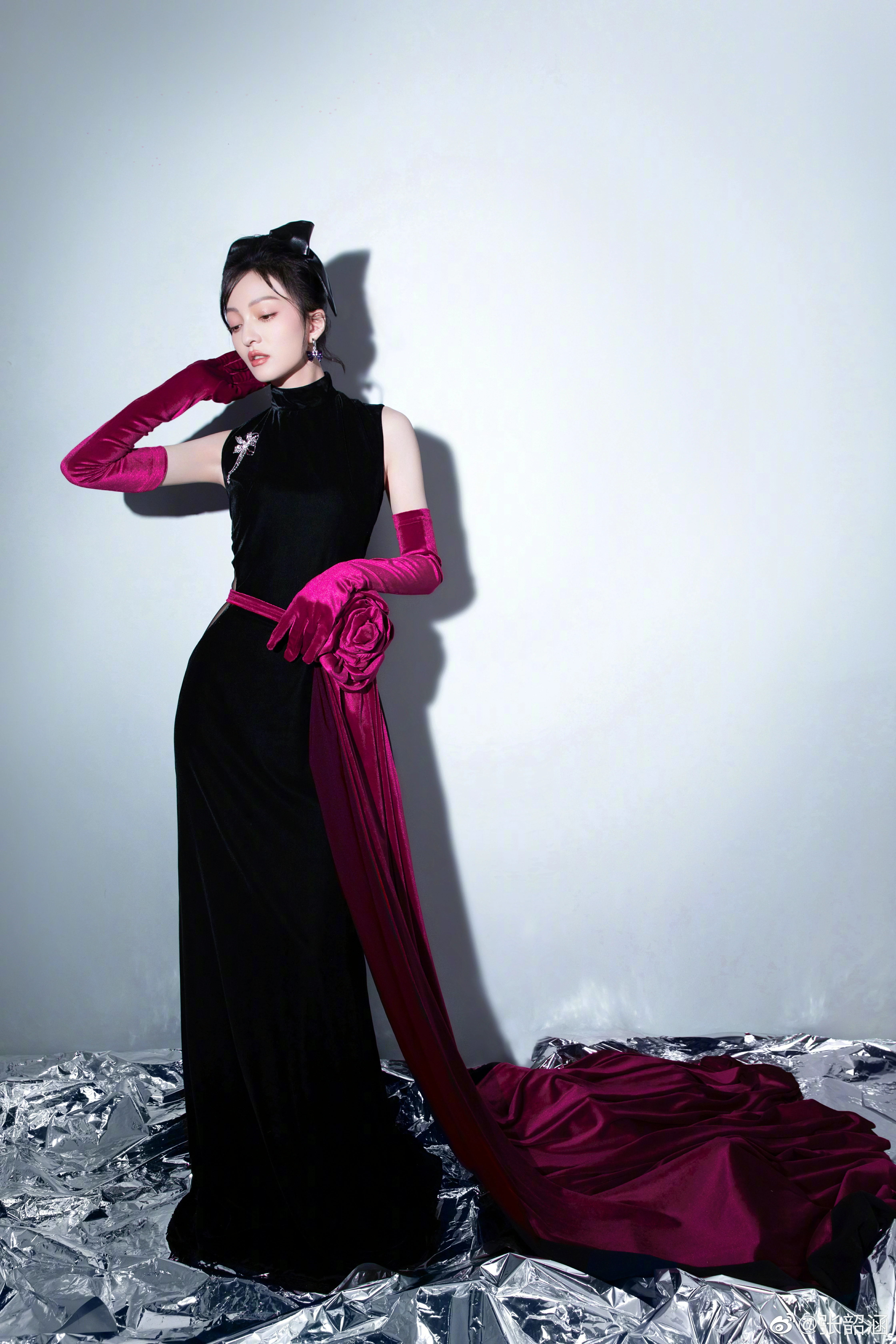 张韶涵身着Buerlangma定制系列礼服亮相《天赐的声音》舞台,2