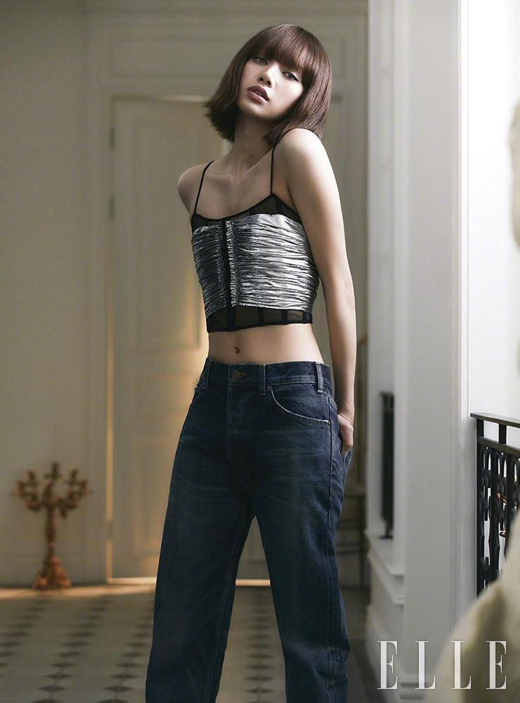 LISA最新大片复古时髦 穿露脐短装秀马甲线小蛮腰,7