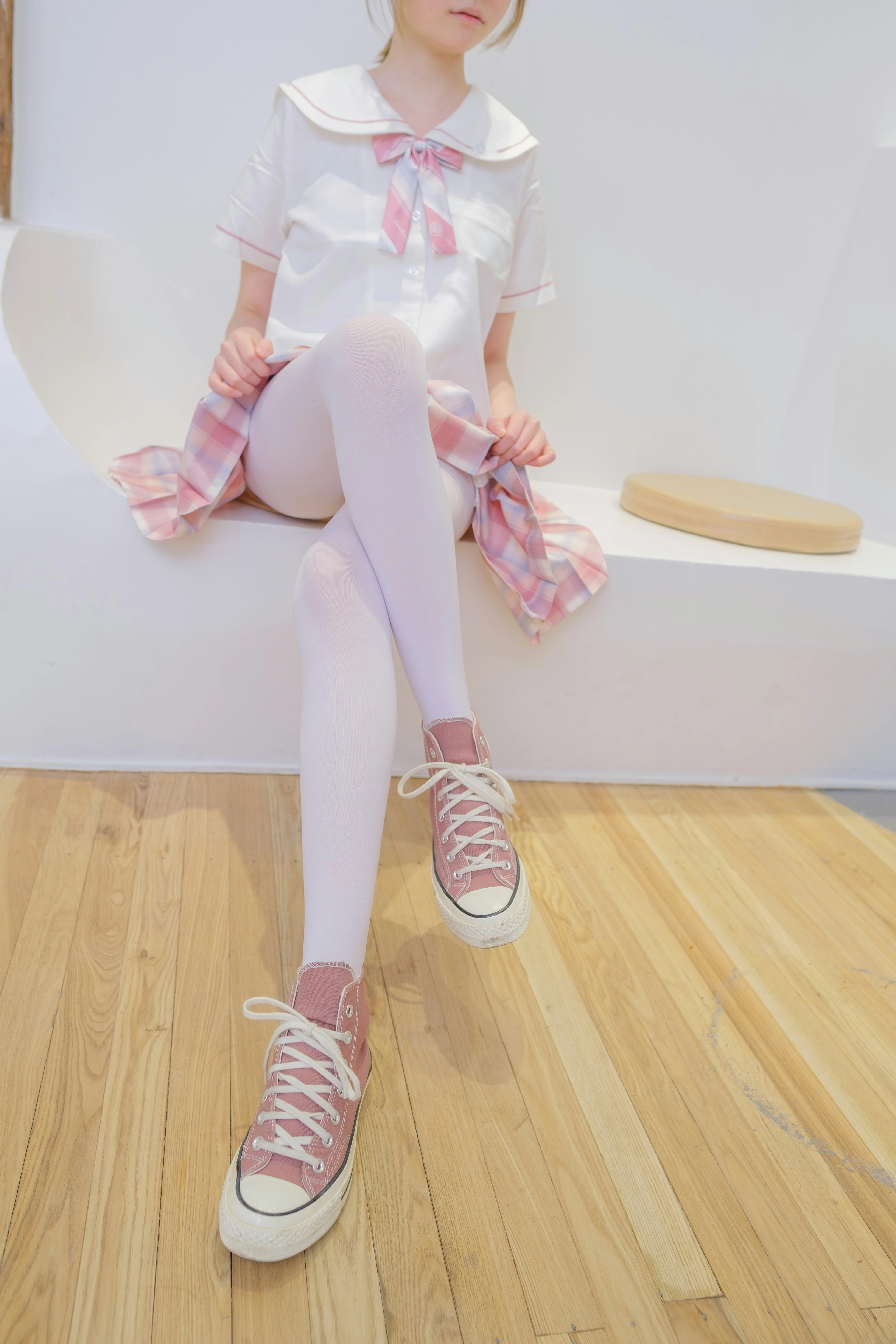 [森萝财团]GZAY3 酒店JK制服小萝莉 白色衬衫与粉色短裙加白色丝袜美腿性感私房写真集,0003
