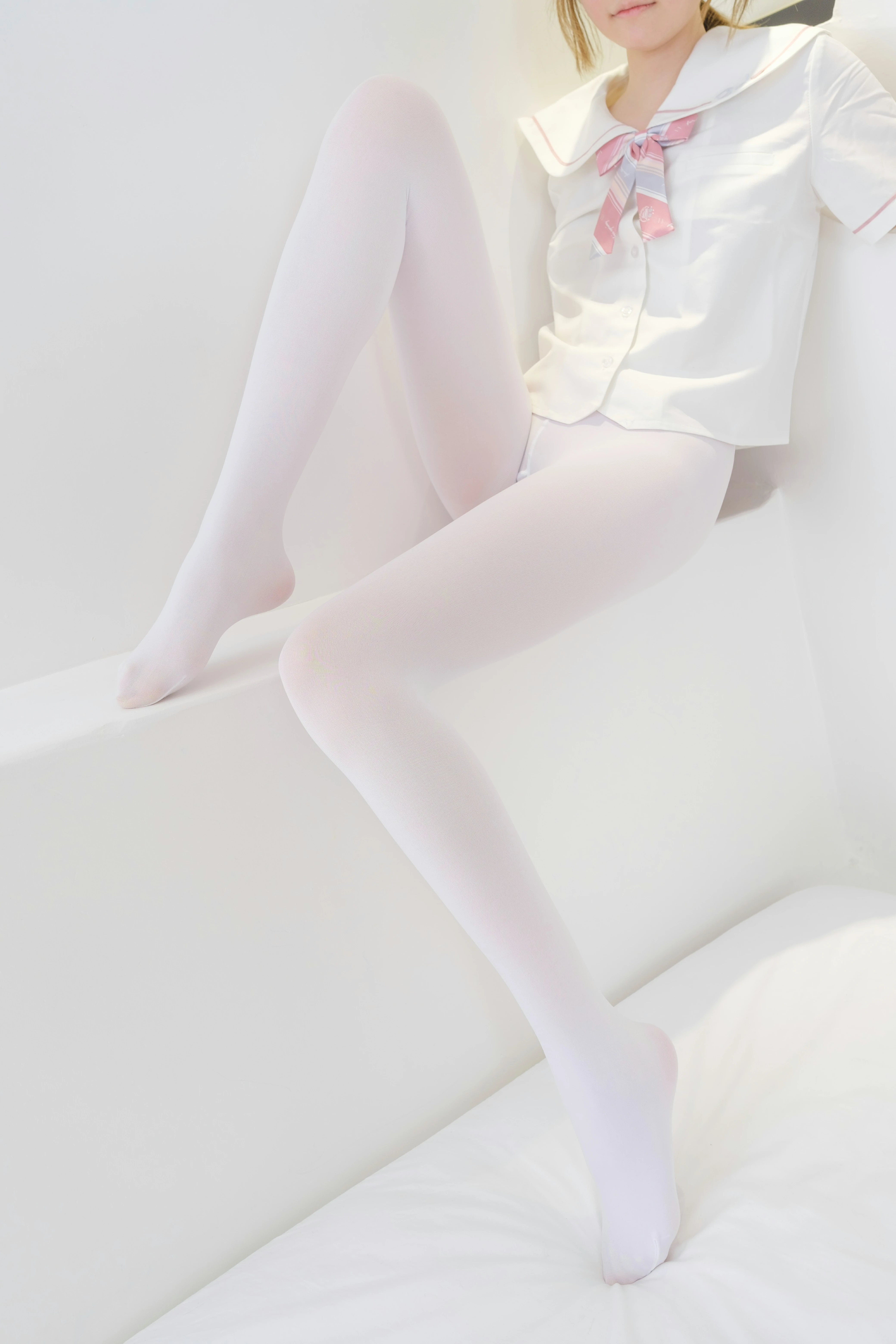 [森萝财团]GZAY3 酒店JK制服小萝莉 白色衬衫与粉色短裙加白色丝袜美腿性感私房写真集,0090
