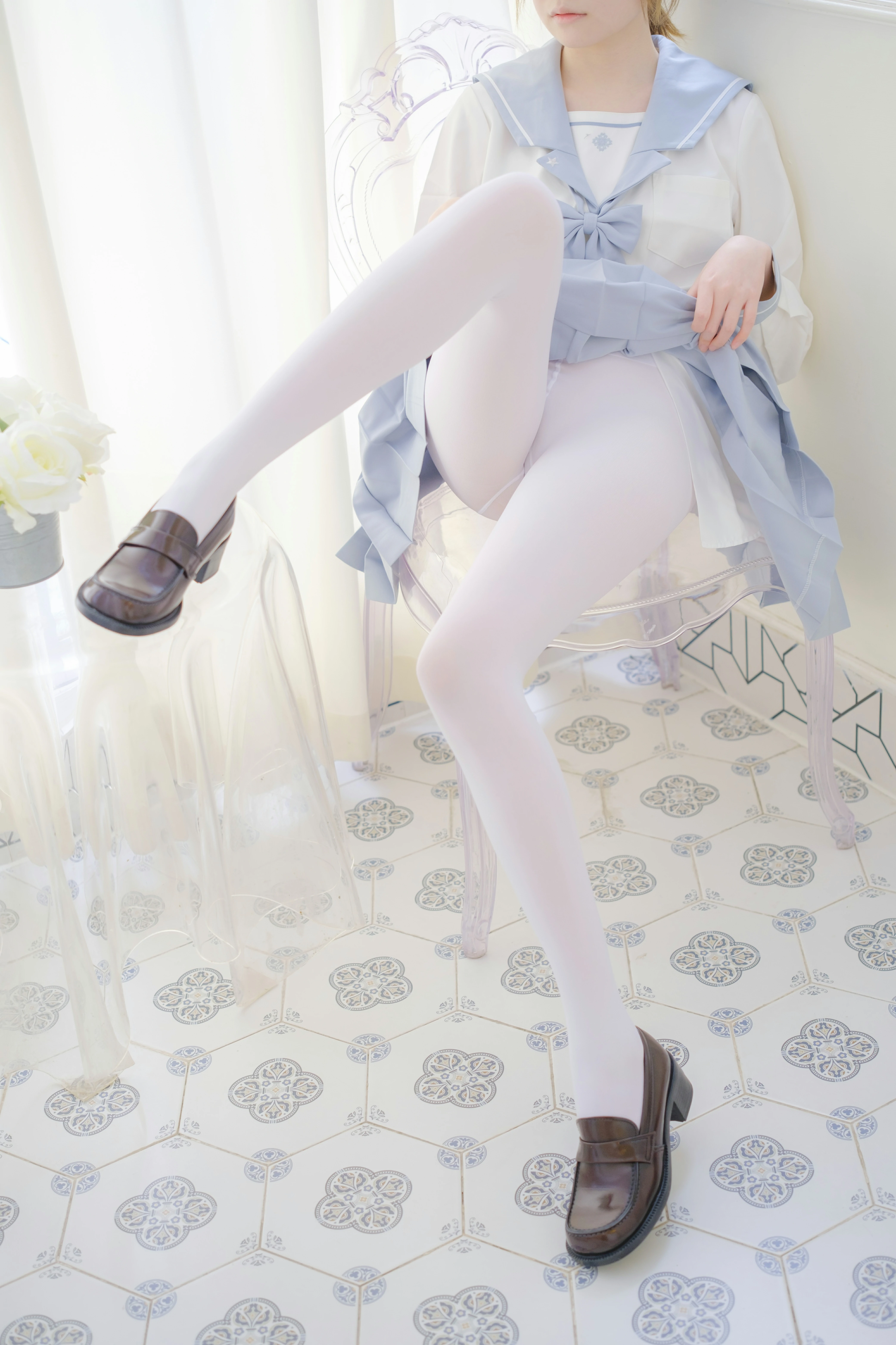 [森萝财团]GZAY4 酒店阳台上的JK制服小萝莉 白色衬衫与灰色短裙加白色丝袜美腿性感私房写真集,0024