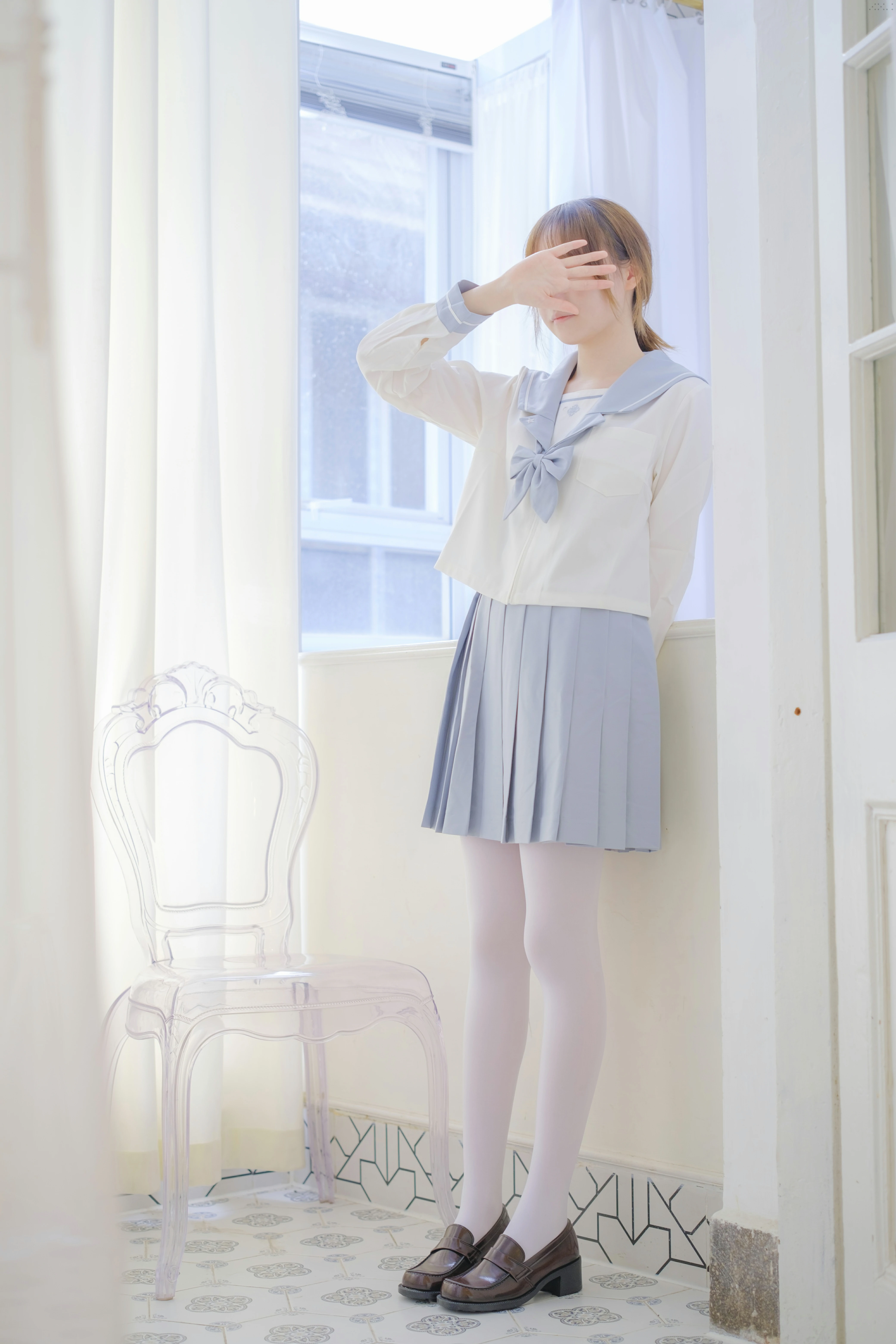 [森萝财团]GZAY4 酒店阳台上的JK制服小萝莉 白色衬衫与灰色短裙加白色丝袜美腿性感私房写真集,0020