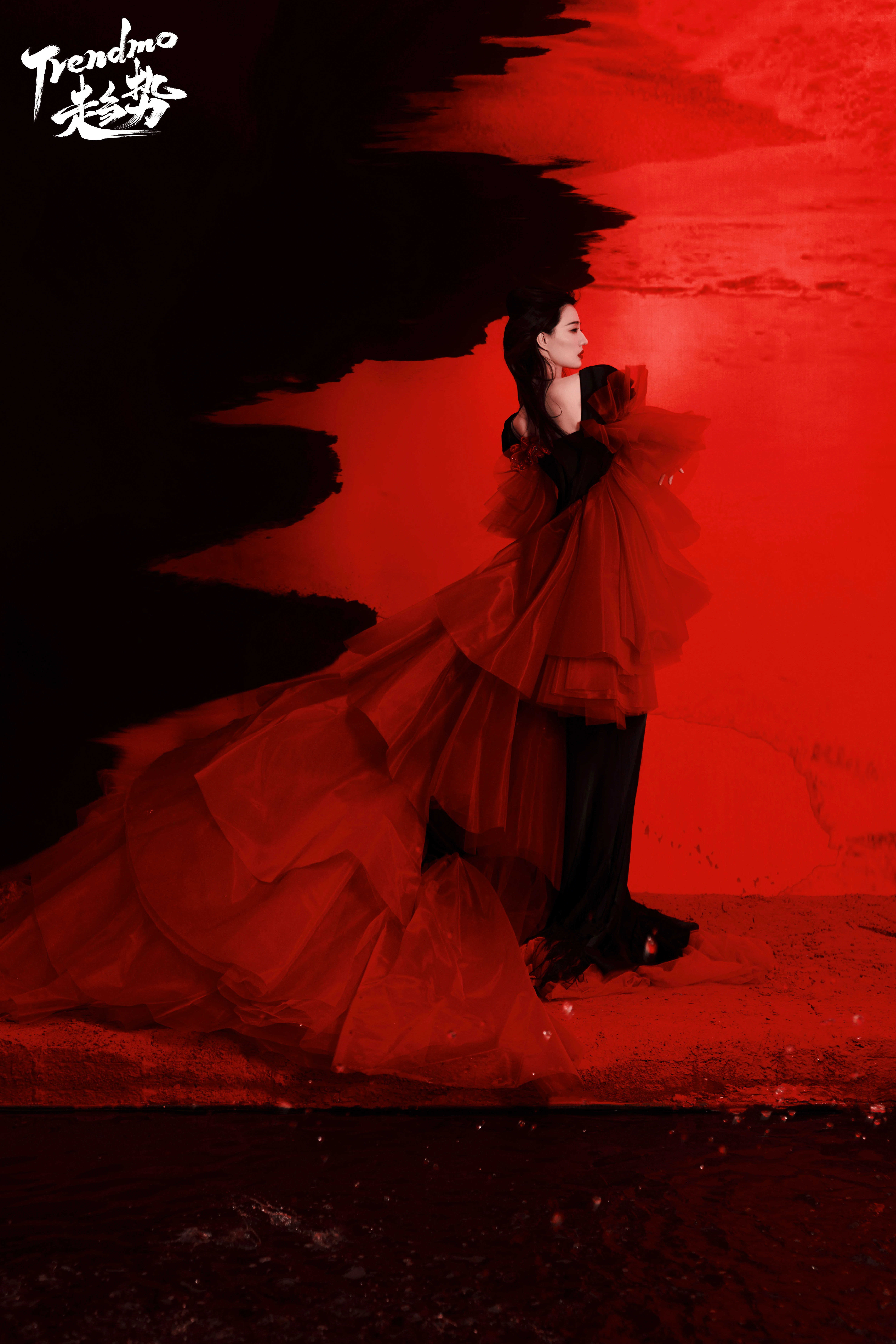 Trendmo趋势徐璐封面大片 红色长裙与黑色西装制服优雅迷人,16